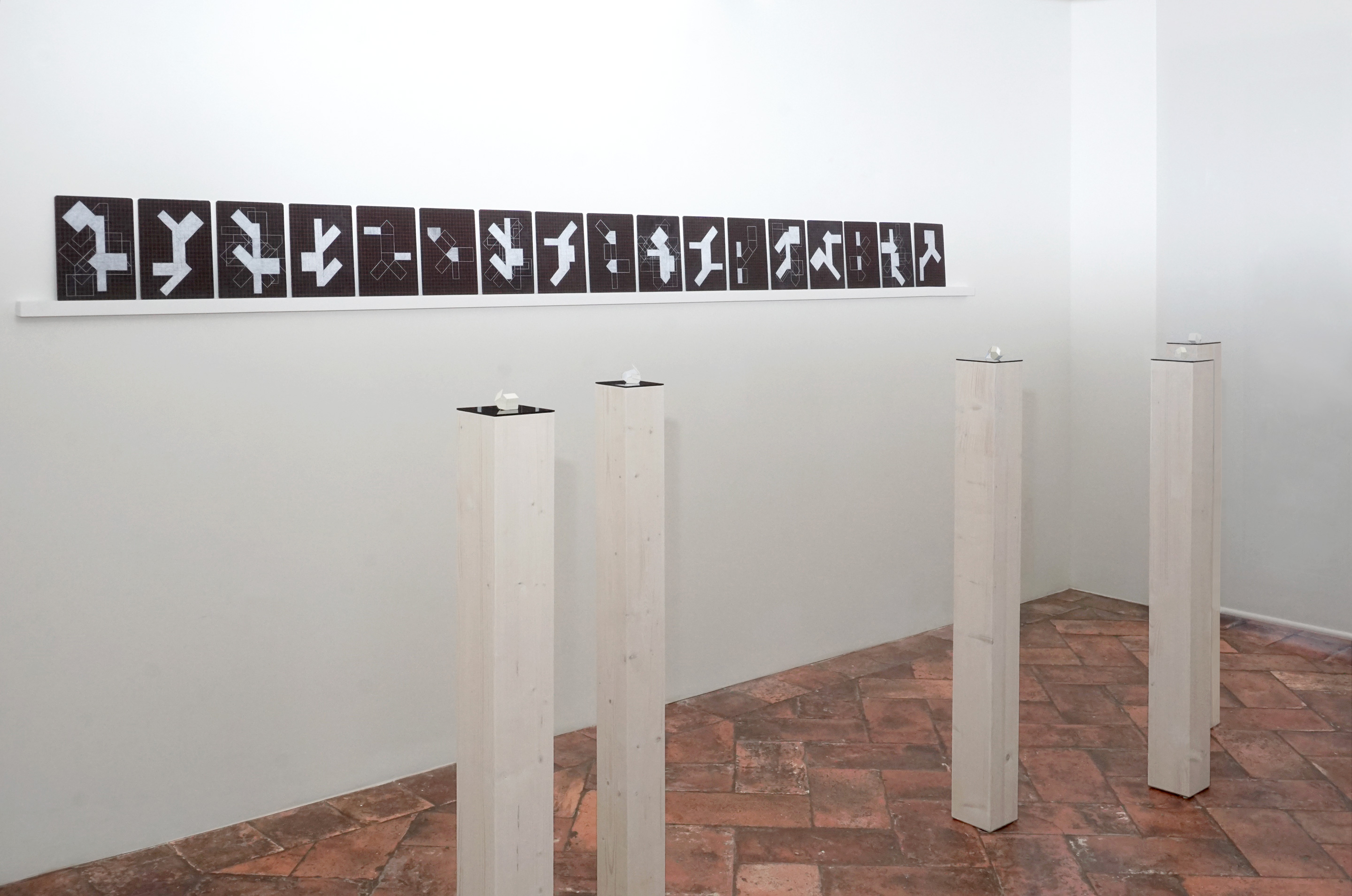 Veduta d’insieme dell’esposizione di Adriana Beretta «Architetture minuscole. Progetti e piccoli aggiustamenti»