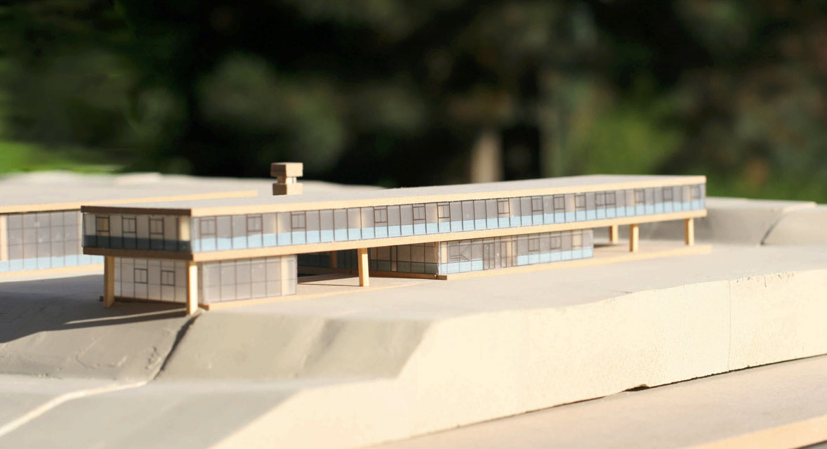 En 2005, Marc Eudier travaille sur le projet de sauvegarde de l’Usine Gambin, située à Viuz-en-Sallaz en Haute-Savoie et réalisée par René Gagès en 1960, en collaboration avec Jean Prouvé pour les panneaux de façade. L’étudiant avait développé un projet d’amélioration thermique à partir des détails techniques des panneaux de façade. Aujourd’hui, le bâtiment n’a pas bénéficié d’un projet de sauvegarde respectueux et a été depuis défiguré