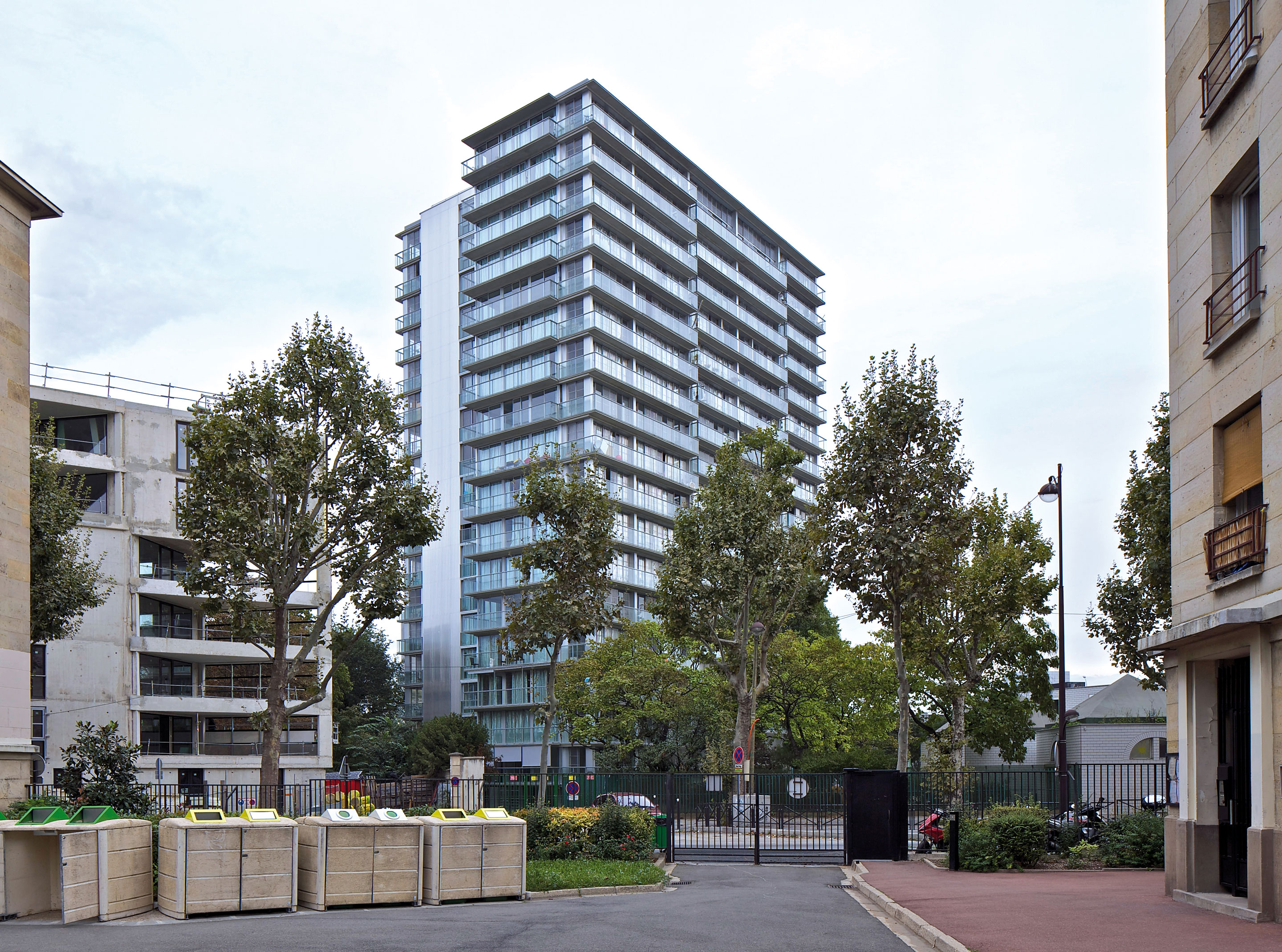 Trasformazione di cento appartamenti, Tour Bois le Prêtre, in collaborazione con Frédéric Druot, Parigi, 2011
