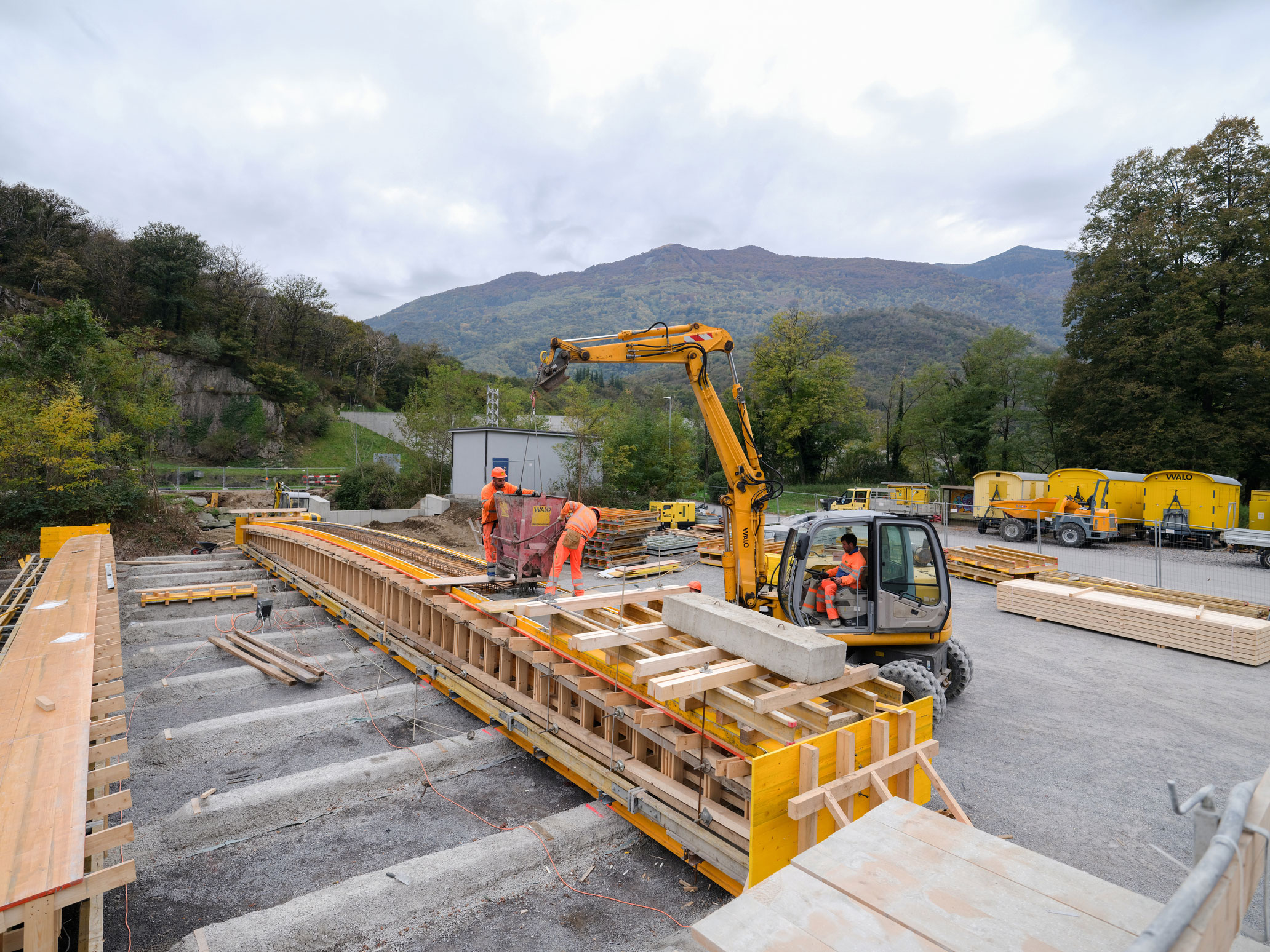 Getto delle travi prefabbricate in UHPC in sito