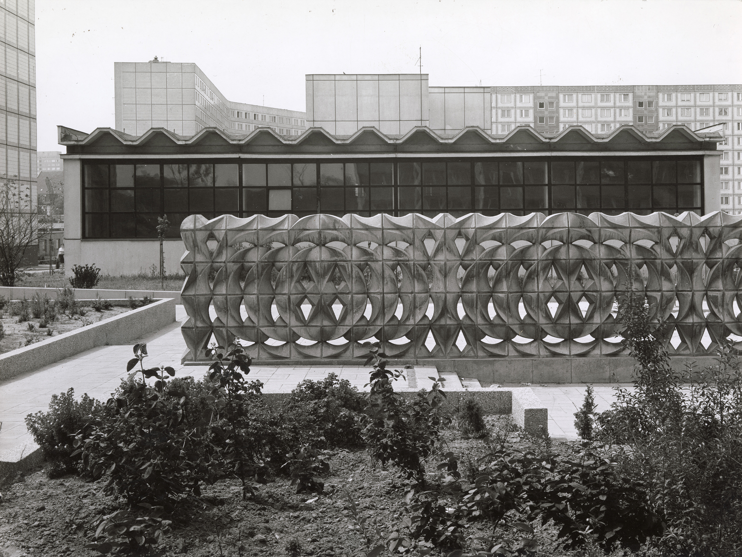 VDM-Deutsches-Design-KarlheinzAdler-FriedrichKracht-Formsteinwand-Berlin-1979-1981