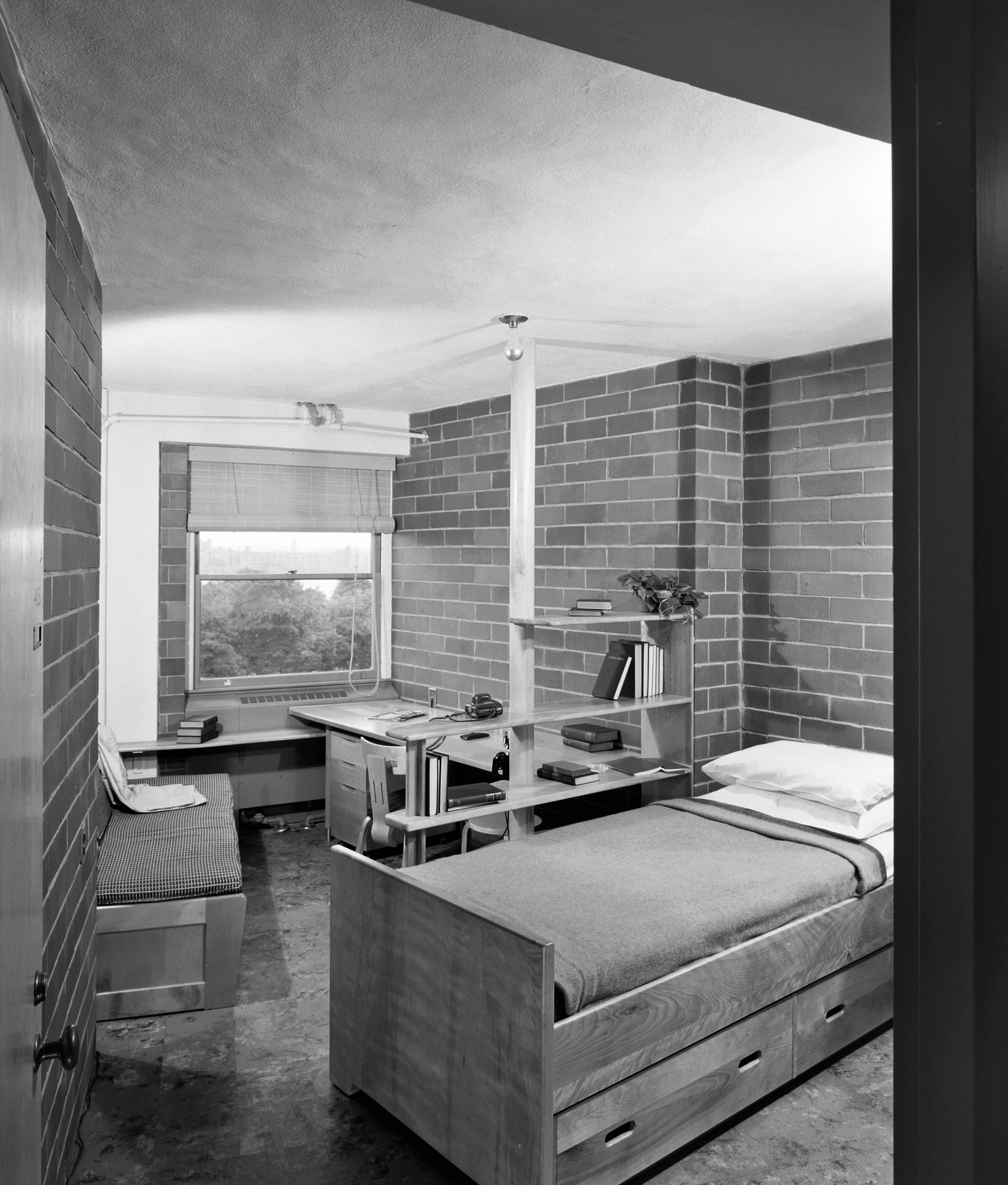 Une chambre de la Baker House, Alvar Aalto, Cambridge (MA) 1949