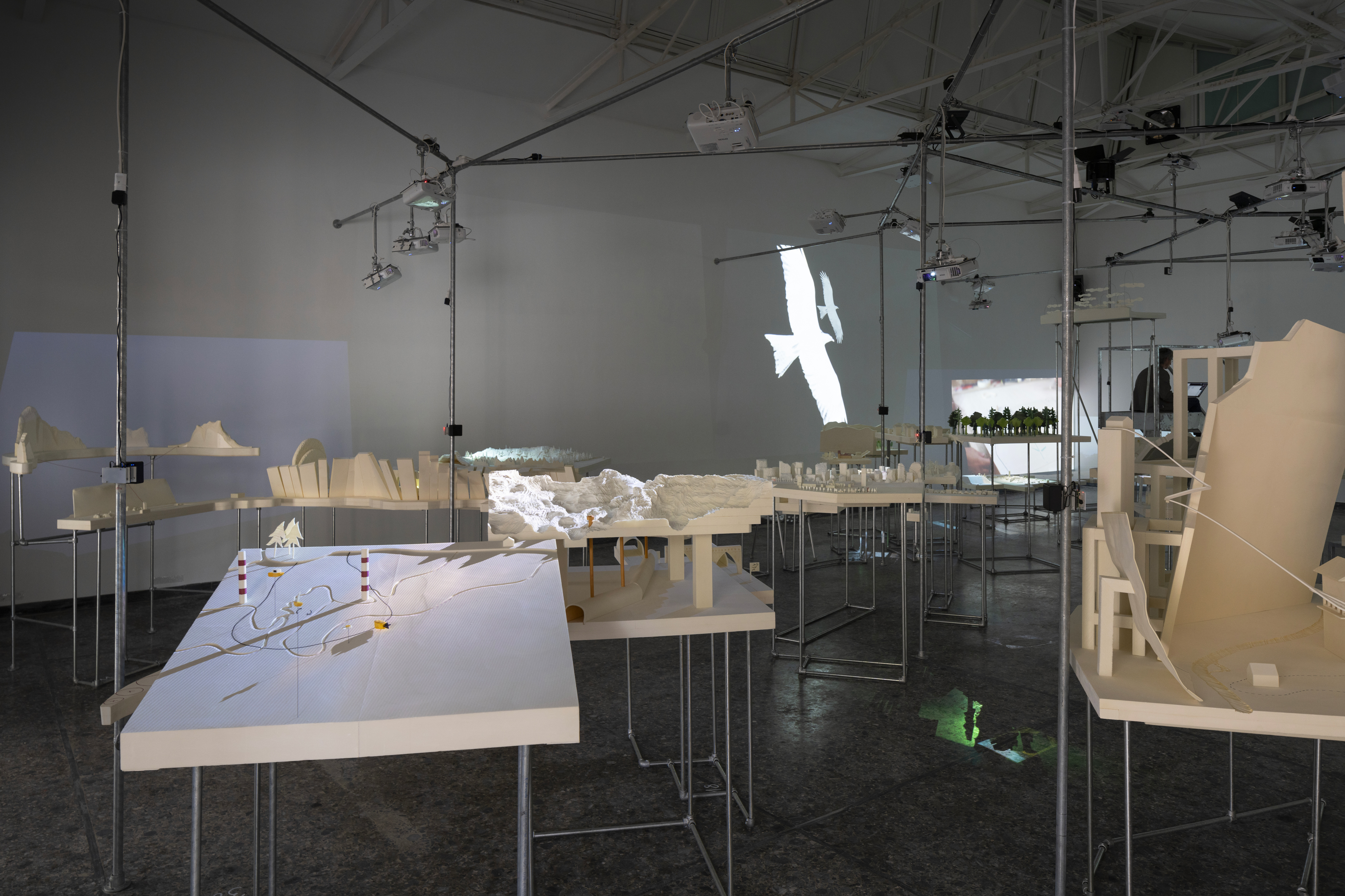 Vue de l'installation “oræ – Experiences on the Border” au Pavillon suisse de la 17e Biennale d'architecture de Venise