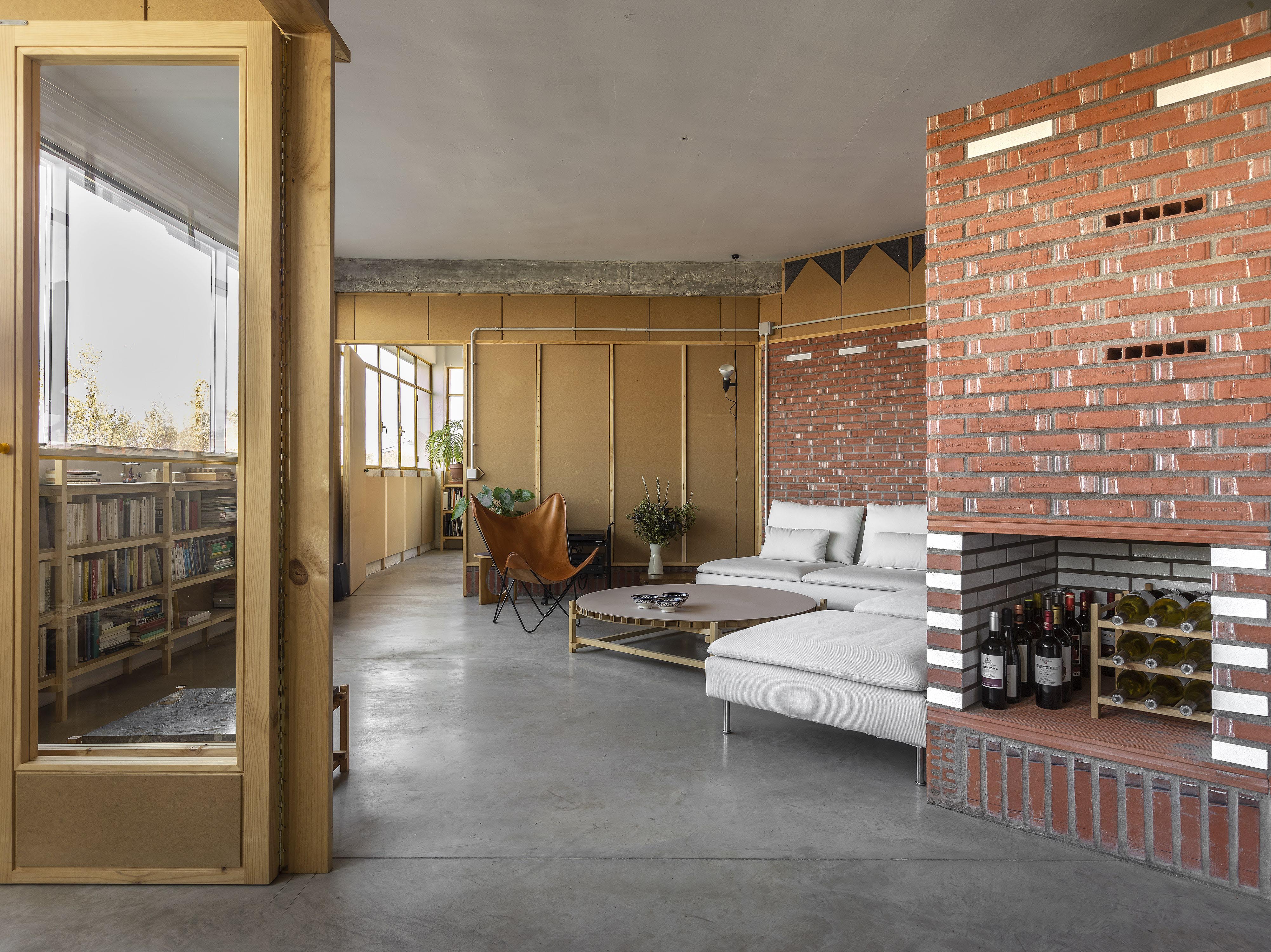 NOMOS architects, La Nave – Trasformazione di uno spazio industriale in alloggio a Madrid, Spagna, 2018-2019