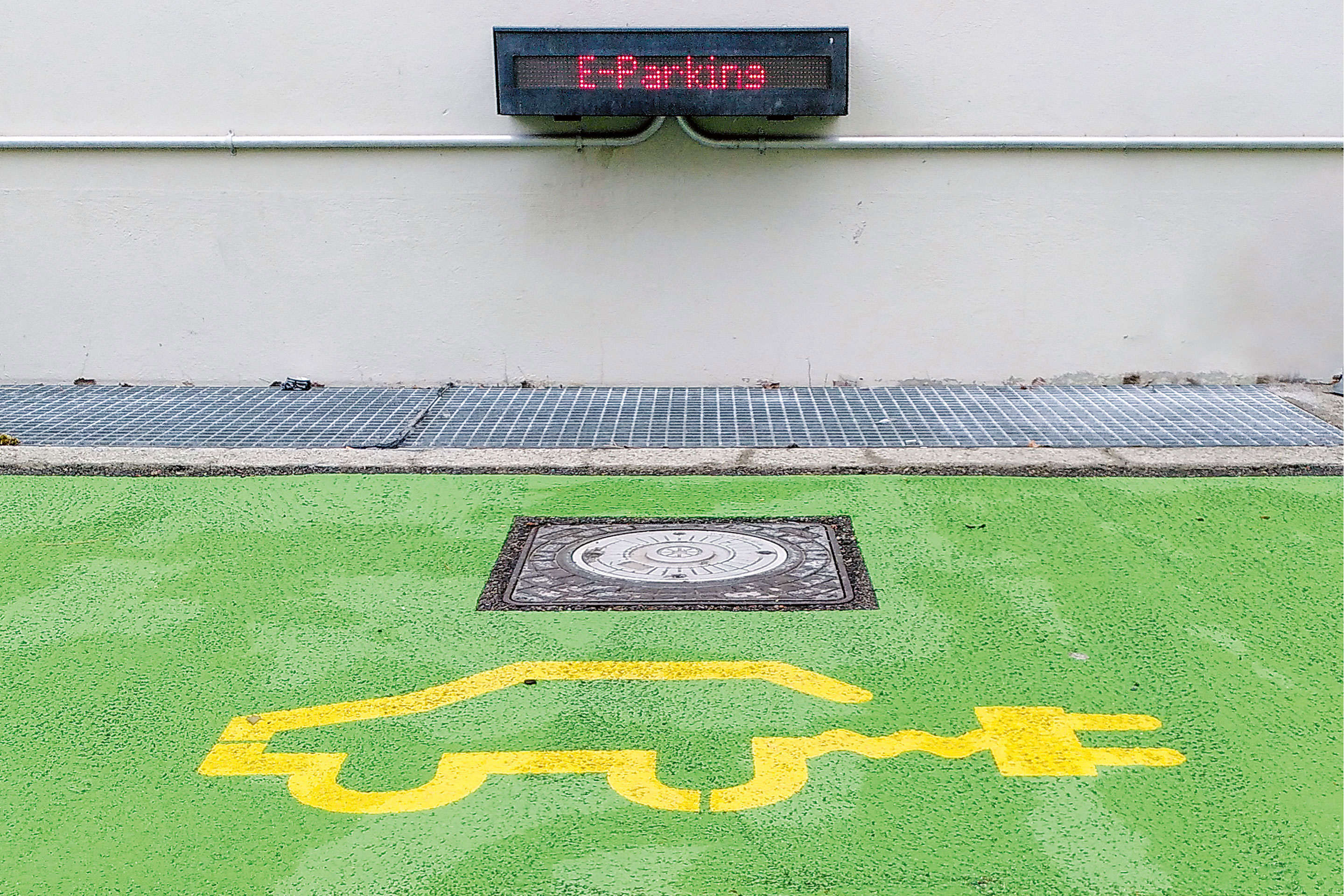 Parkplatz-E-Ladestation