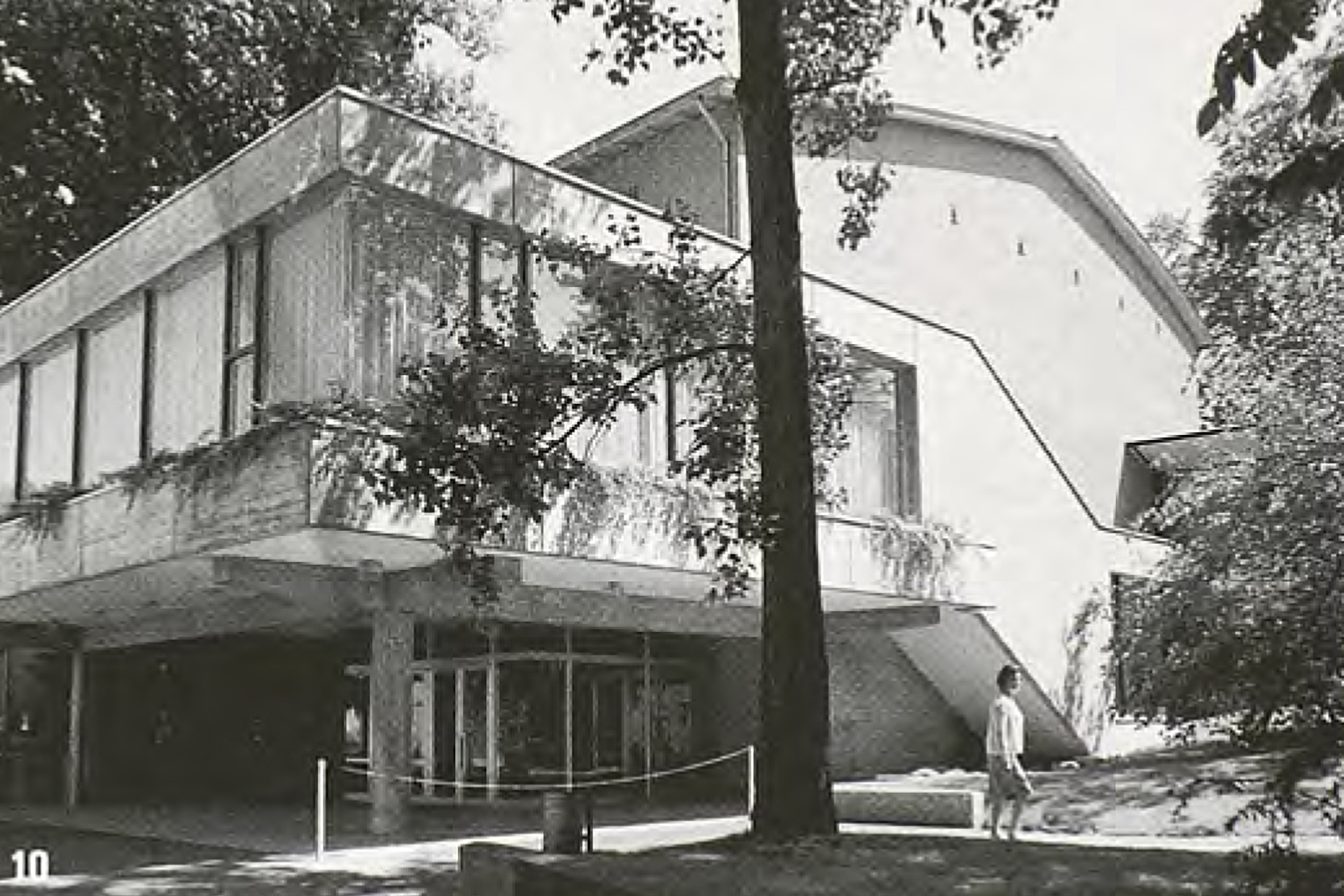 L'ingresso del Kurtheater Baden con il Foyer Bölsterli, costruito nel 1965.