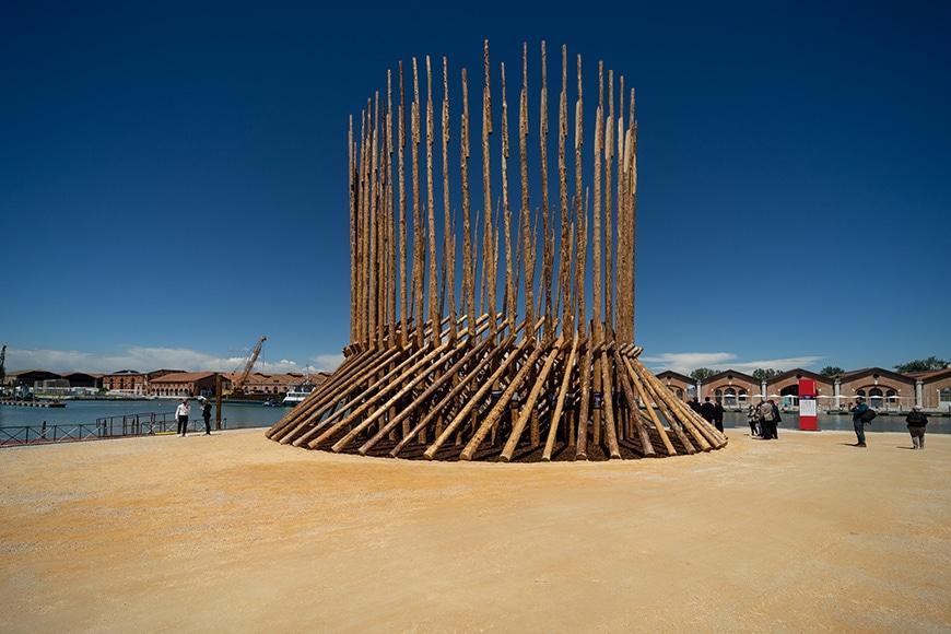 Elemental (Santiago del Chile, Chile) – Alejandro Aravena, Victor Oddó, Gonzalo Arteaga, Diego Torres, Juan Cerda, «How will we live together?». 17. Architekurbiennale Venedig, «As Emerging Communities – Exterior Interventions» (Arsenale).