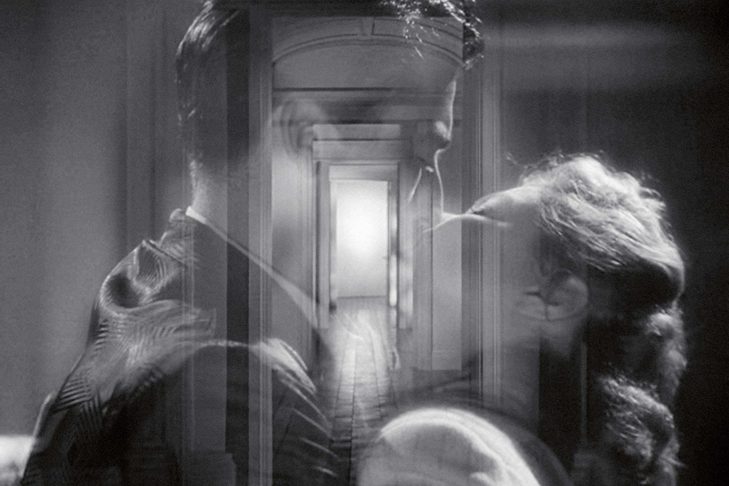 Un fotogramma da «Io ti salverò» (titolo originale: «Spellbound»), 1945, di Alfred Hitchcock, con Gregory Peck e Ingrid Bergman