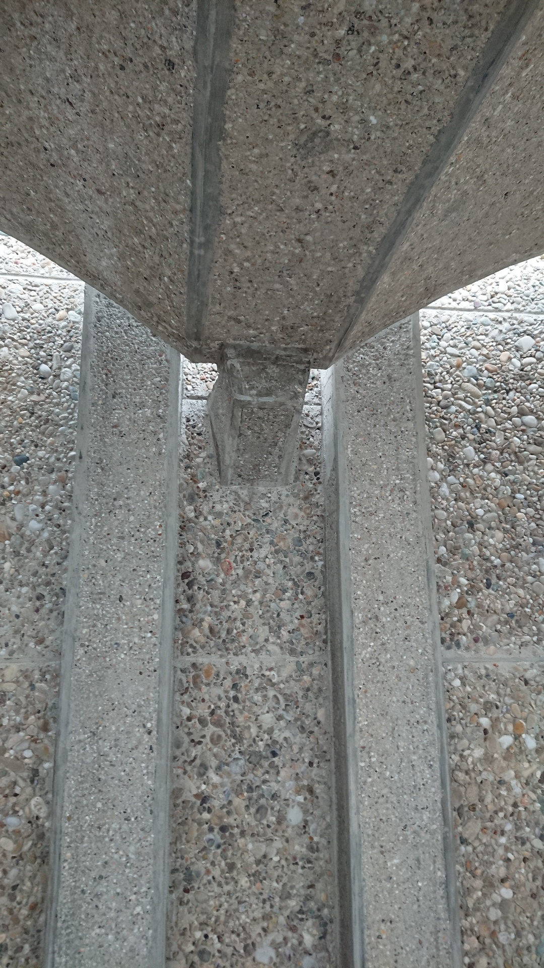 Jeanne-Bueche-Detail-Klostergang-Montcroix
