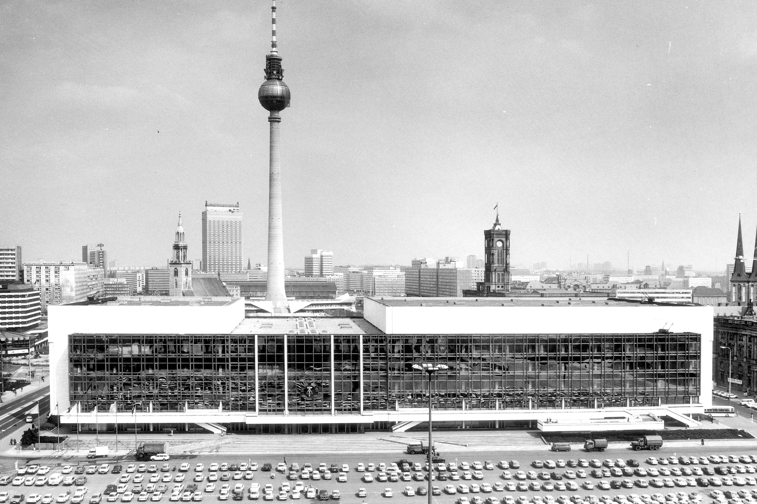 Berlin-Palast-der-Republik-1986