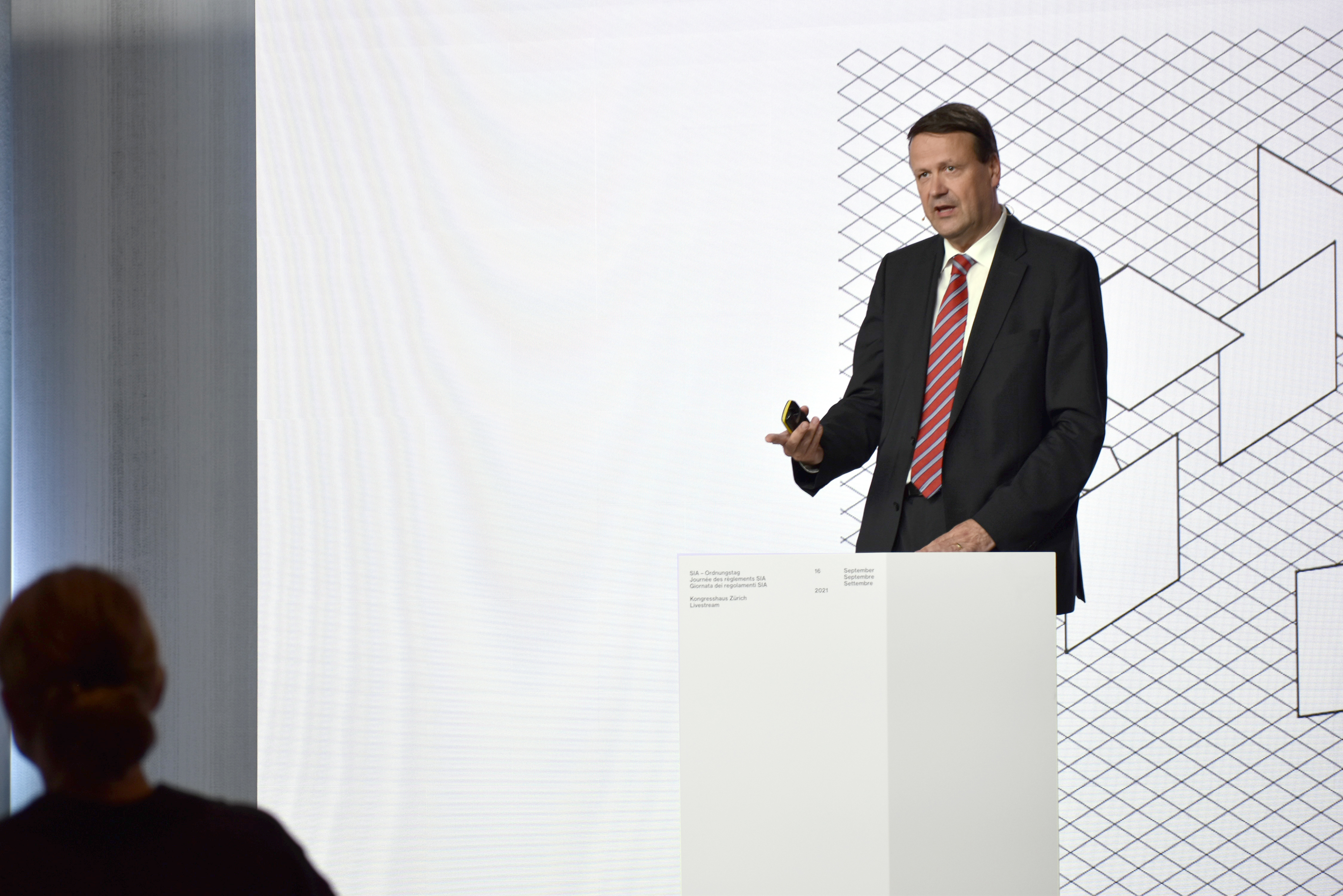 Jacques Ducrest, Co-Delegierter des Bundesrats für die Agenda 2030, erläuterte die Verbindlichkeit der internationalen Vereinbarung über die nachhaltige Entwicklung.