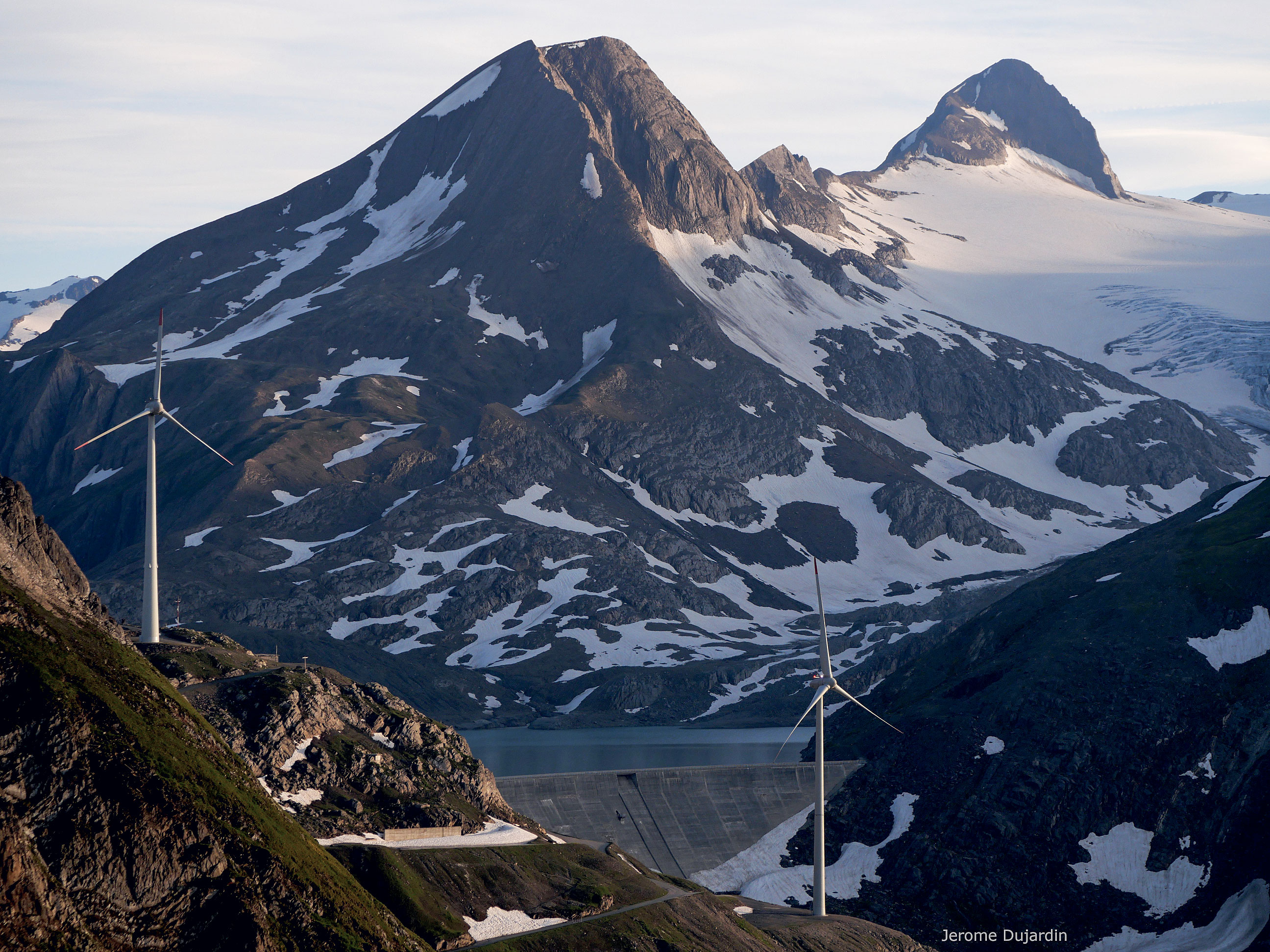 Parc éolien de Gries, à proximité du col du Nufenen (VS). À près de 2500 m d’altitude, quatre éoliennes d’une hauteur comprise entre 120 et 130 m produisent entre 7 et 8 GWh/an.