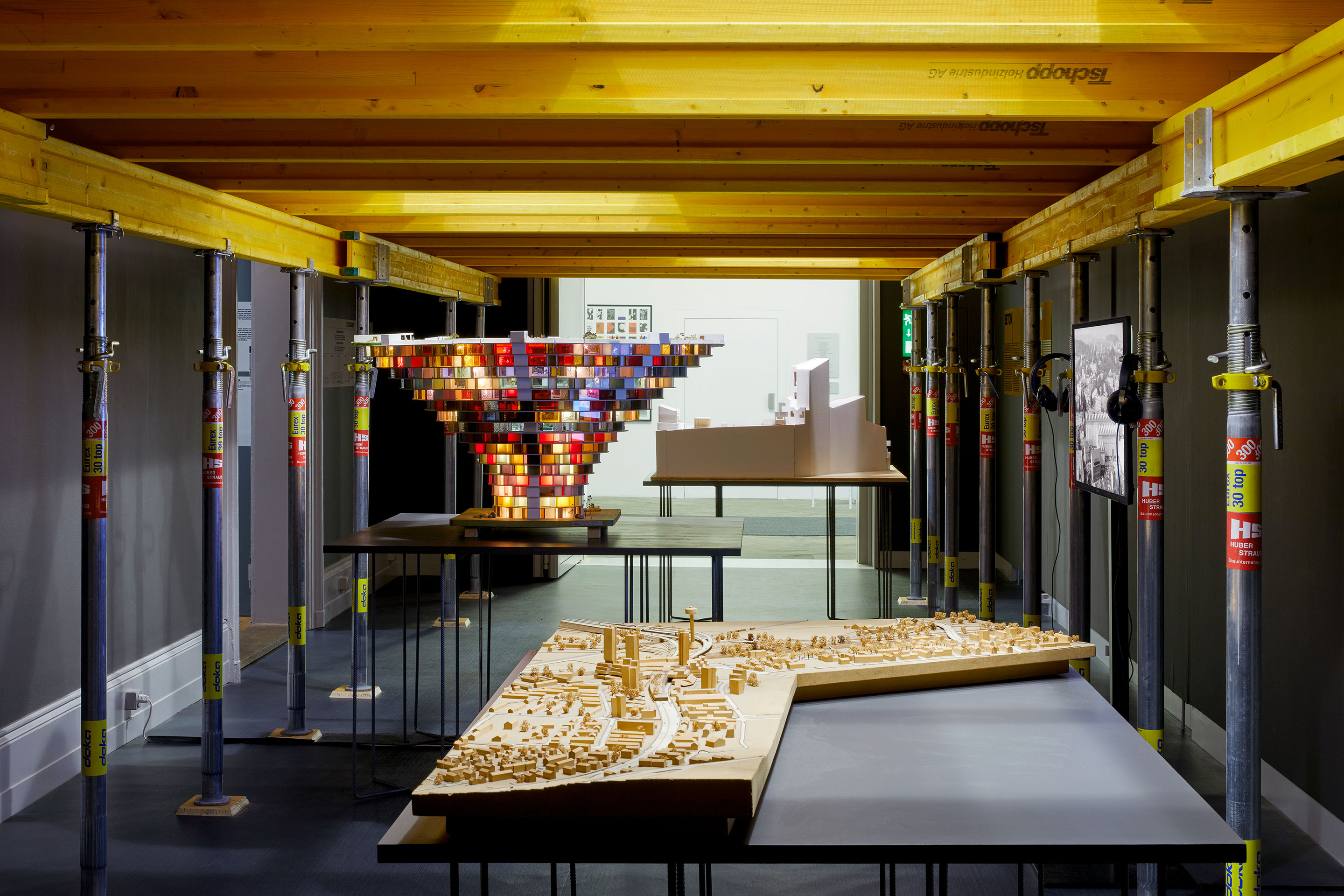 Ausstellung S AM Basel.