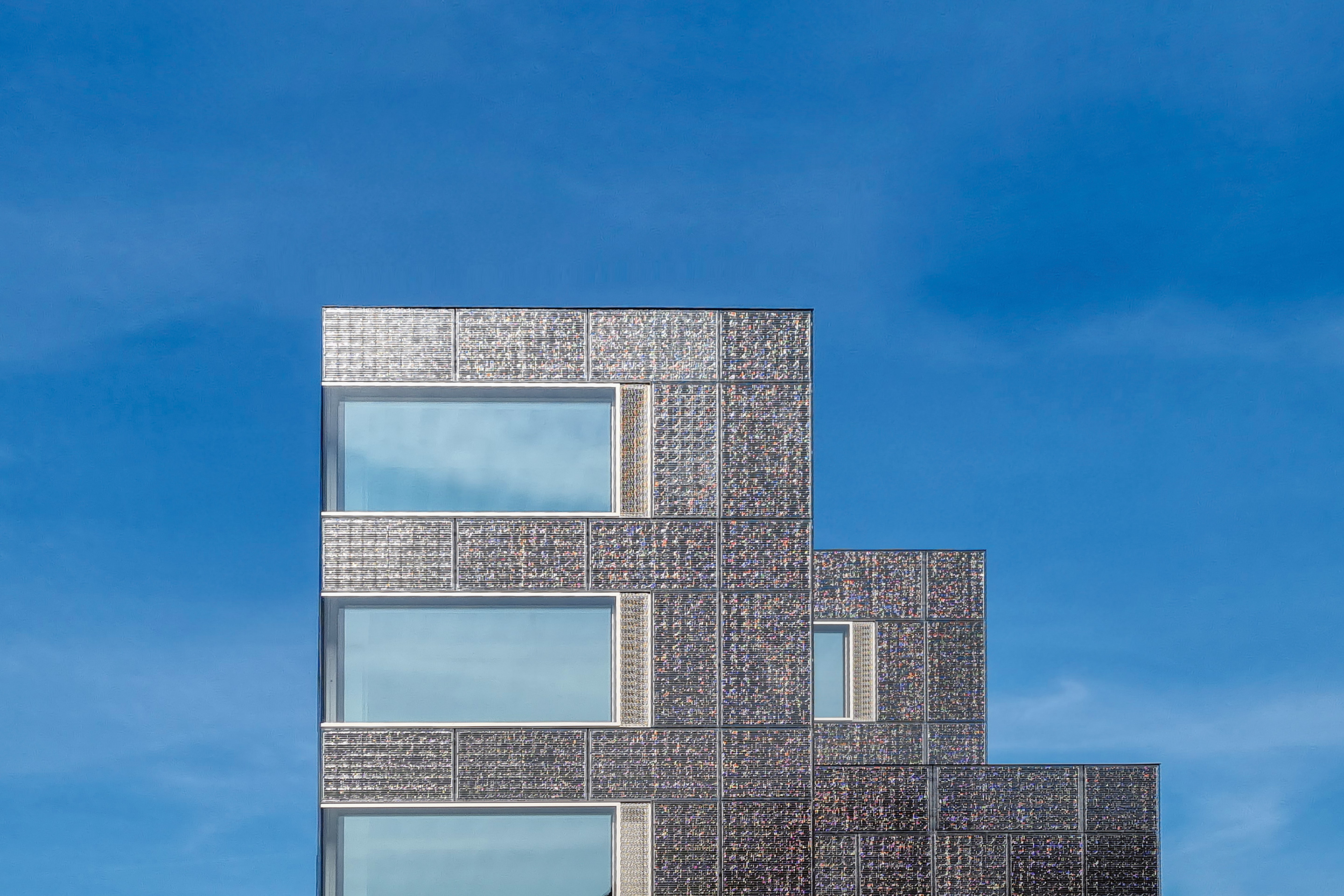 Solararchitektur-Basel-Amt-Umwelt-Energie-Glas-0.jpg