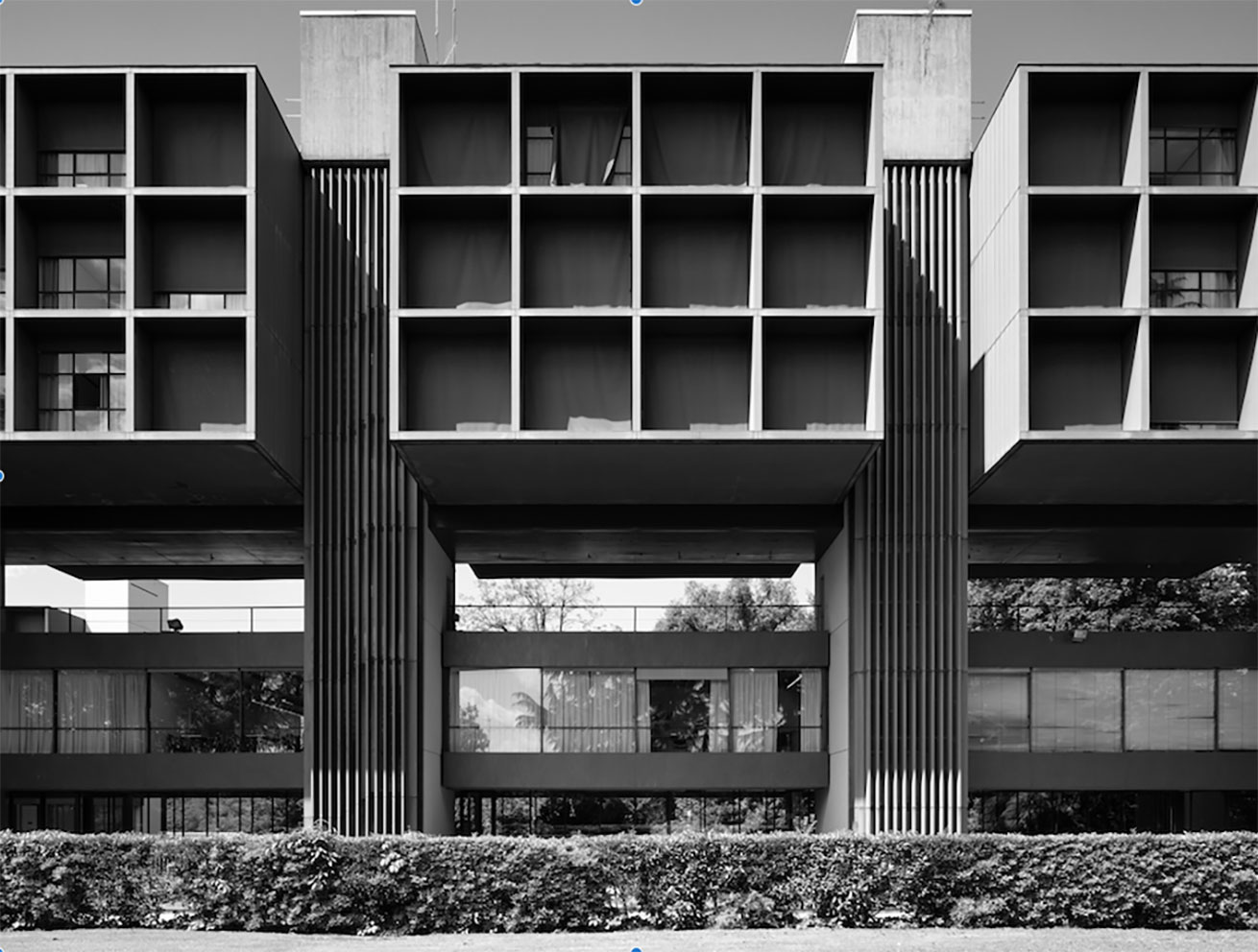 Bruno Morassutti (con M.G.Benevento, G.Gussoni, M.Memoli): Centro IBM a Novedrate (1970-1974), fotografato da Marco Introini.