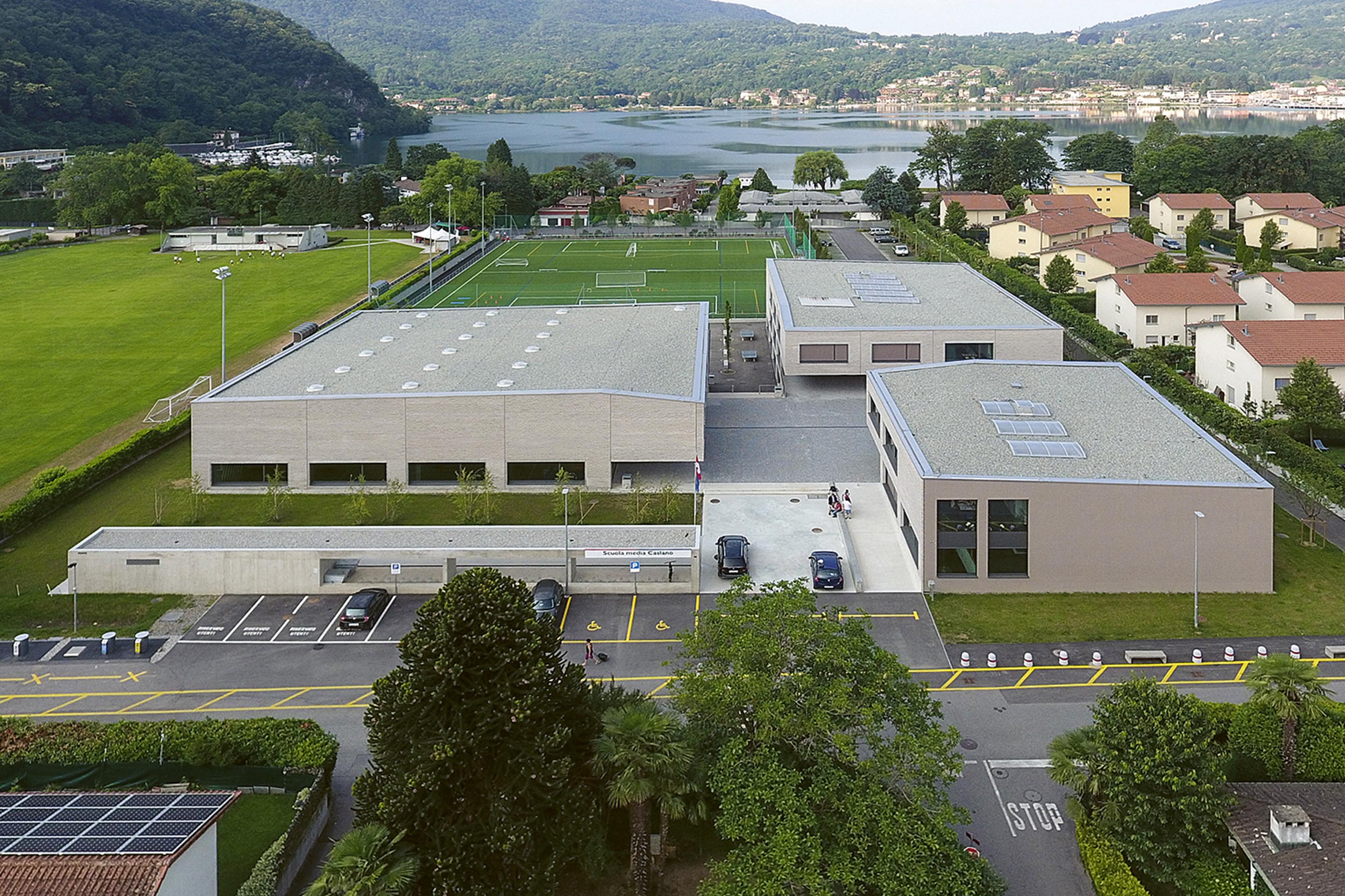 Scuola-media-Caslano-nuova-piazza-a-lago-B.jpg