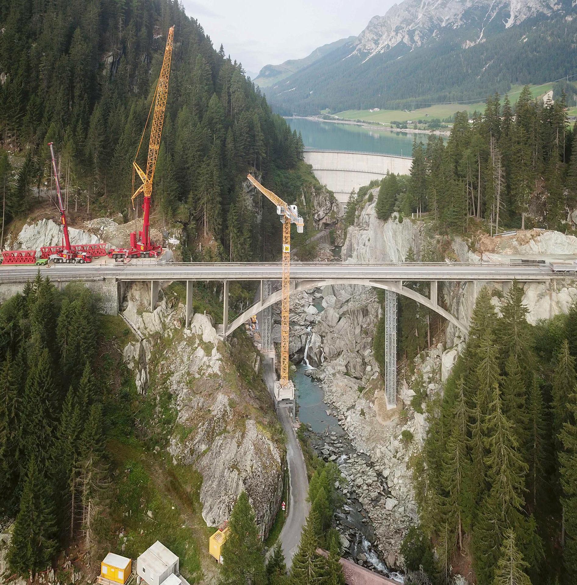 Arbeiten-Crestawaldbruecke-Instandsetzung-Ersatzneubau-Bogenbruecke-Christian-Menn-1.1.jpg