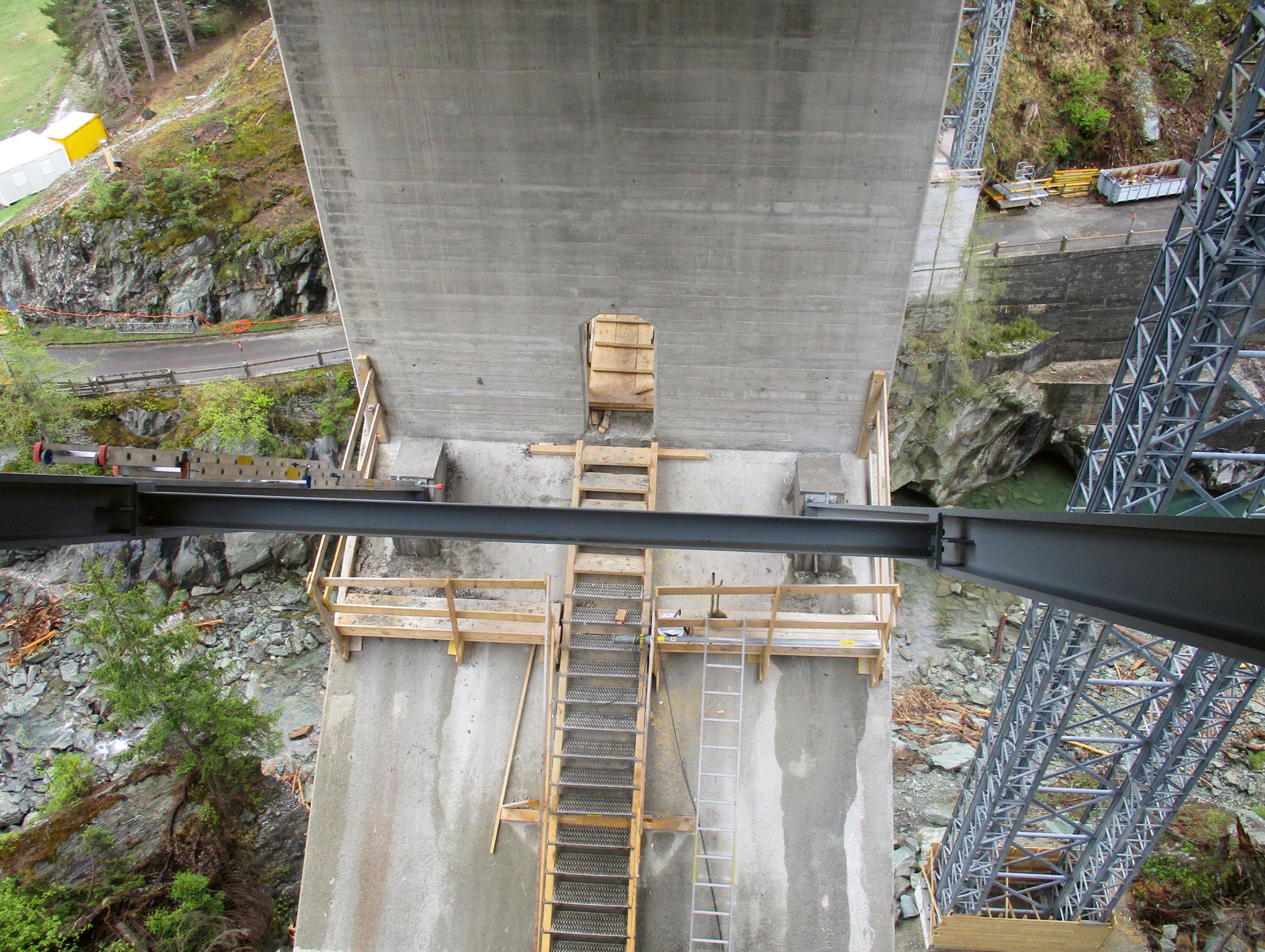 Arbeiten-Crestawaldbruecke-Instandsetzung-Ersatzneubau-Bogenbruecke-Christian-Menn-2.jpg