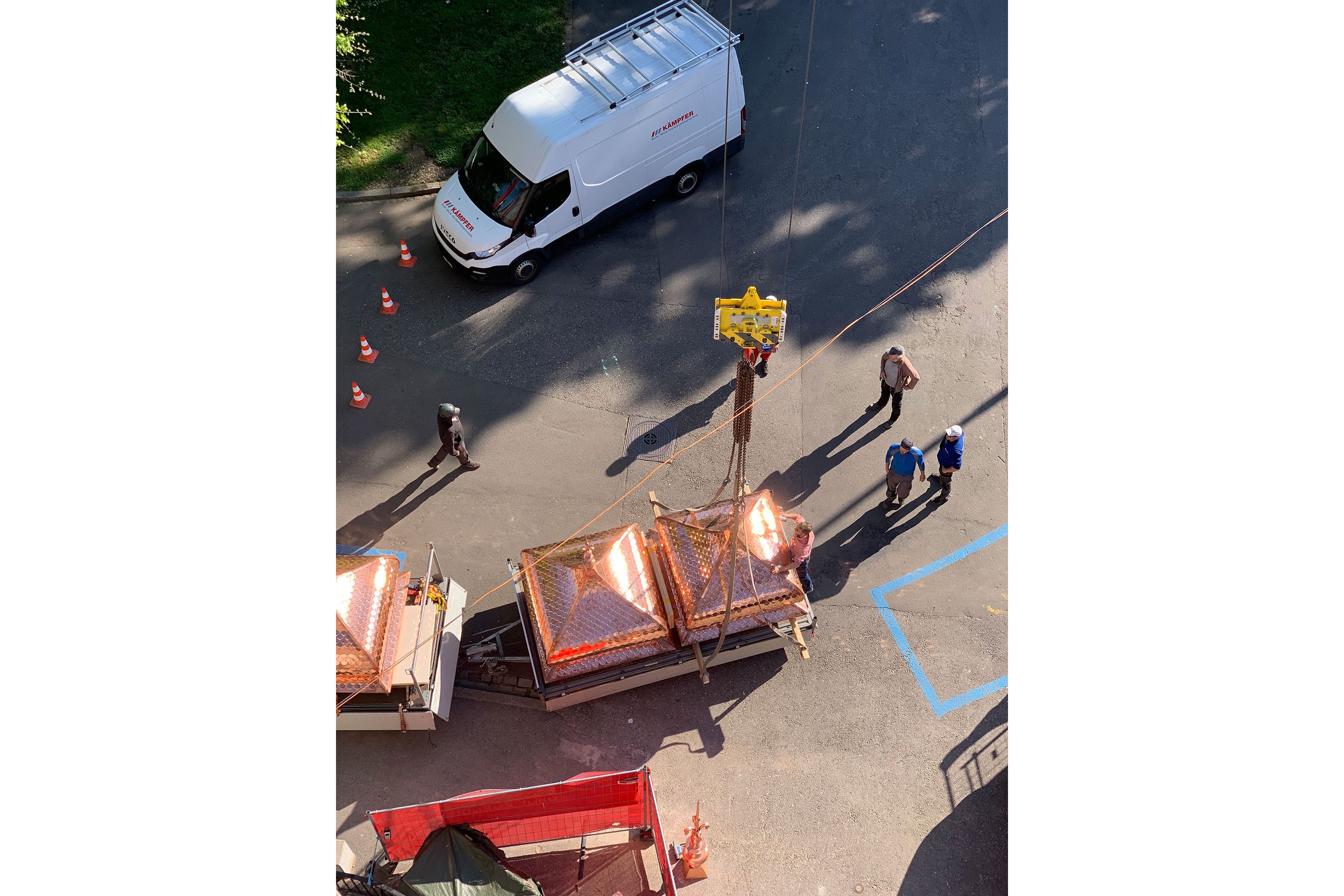 Pestalozzi-220428-Einbau-Zwiebeltuerme-9