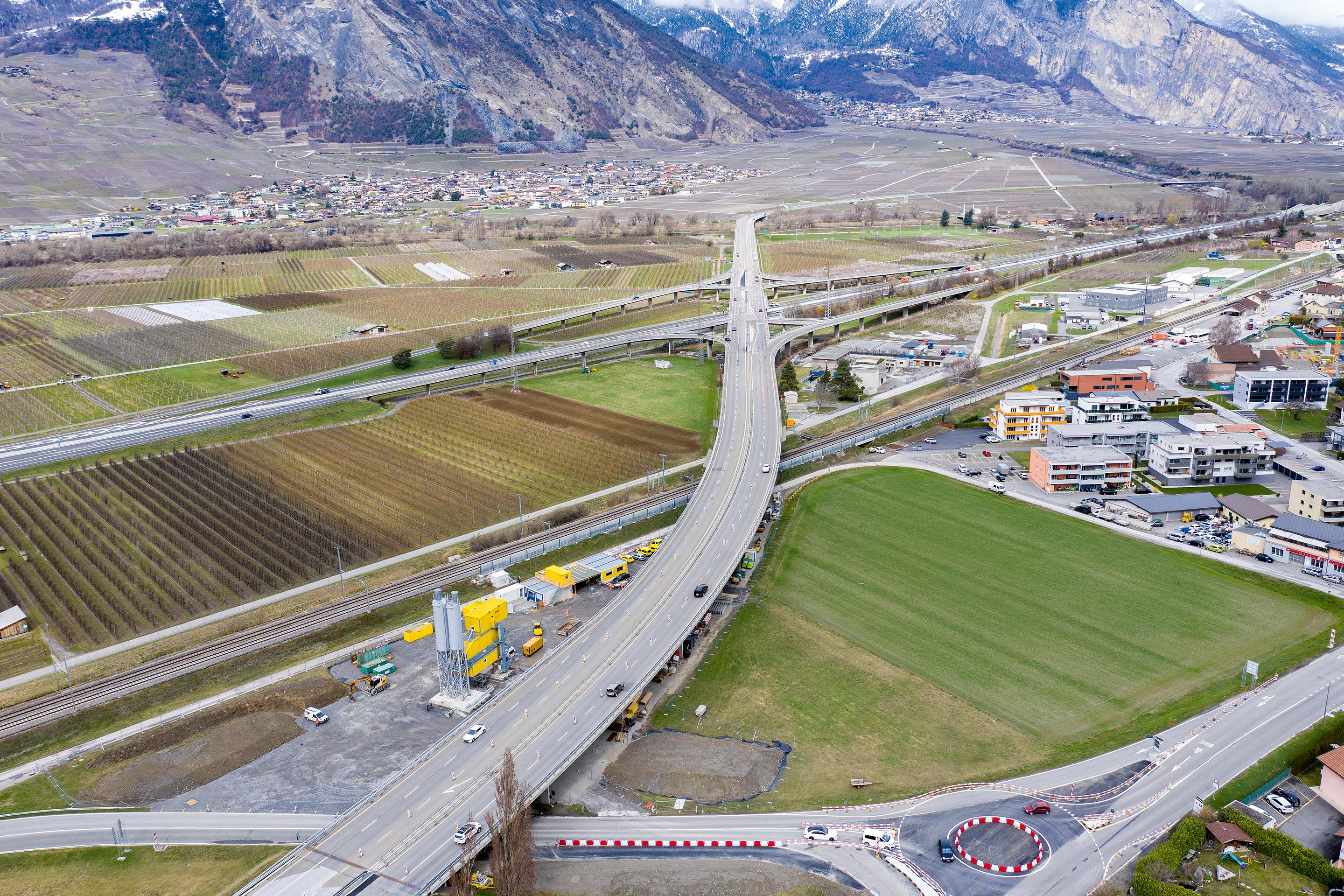 UHFB-Fahrbahn-Autobahnueberfuehrung-Riddes-Viadukt-1.jpg
