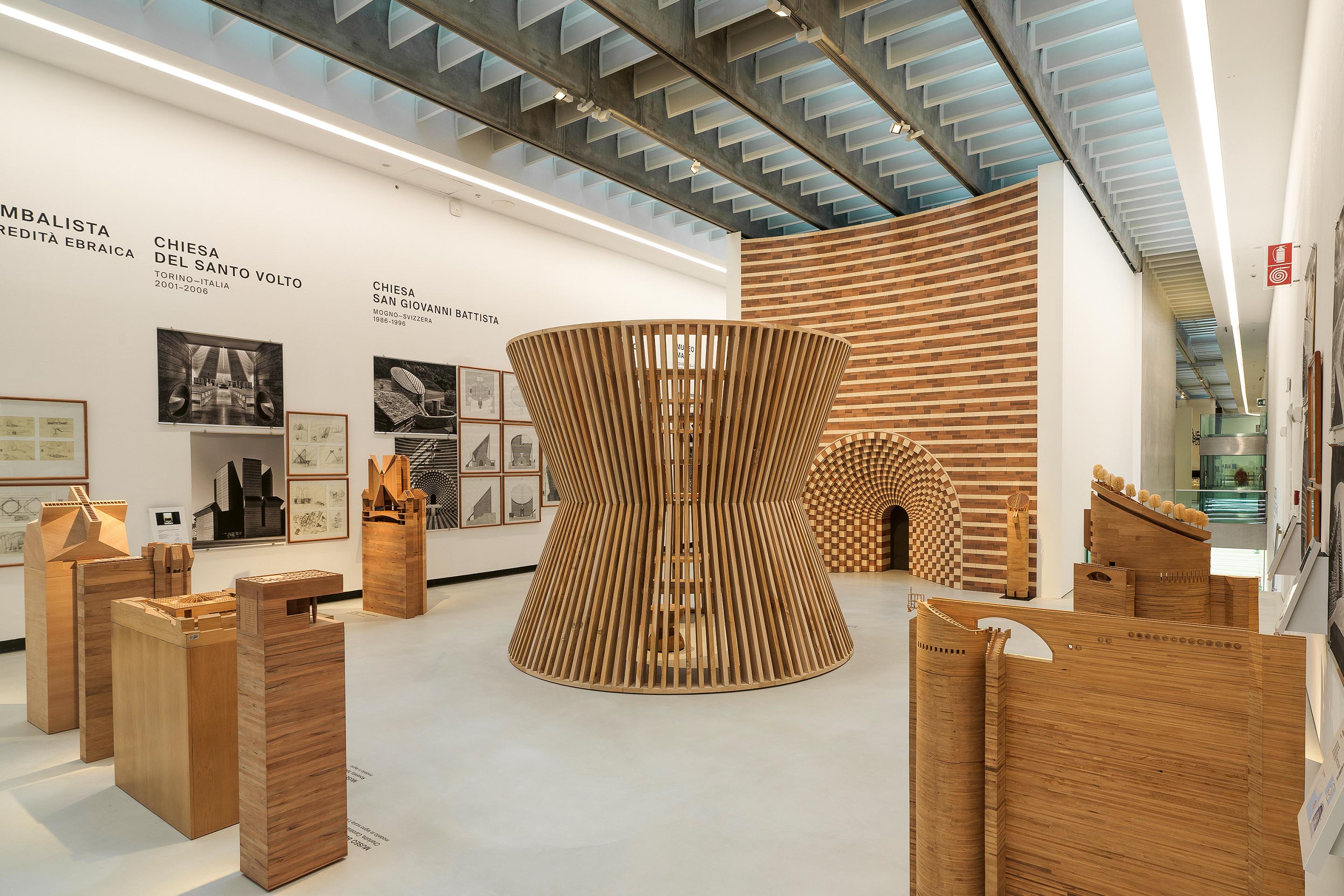 Allestimento della mostra monografica di Mario Botta al MAXXI di Roma, intitolata Mario Botta. Sacro e profano.