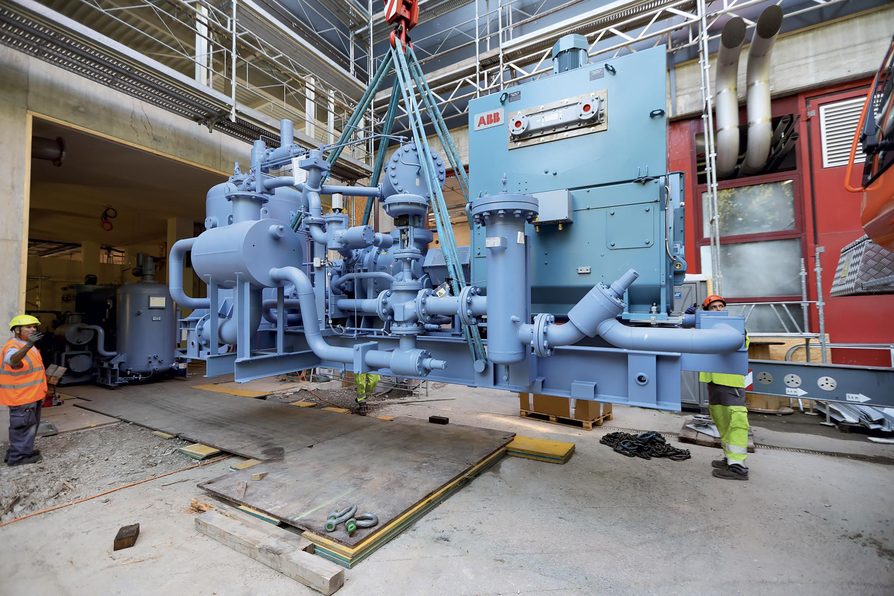 Uno dei quattro compressori delle nuove pompe di calore dell'impianto.