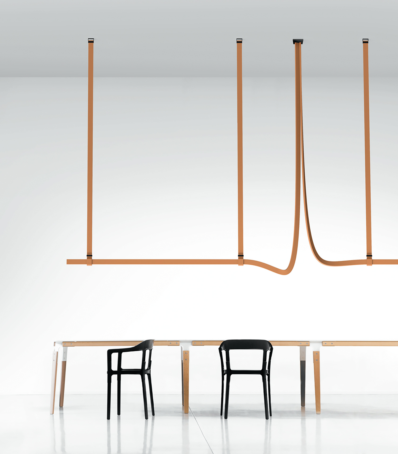 BELT, progetto di Ronan e Erwan Bouroullec per Flos: un sistema di illuminazione in pelle e LED, una cintura flessibile che si sposta e si adatta allo spazio. Compasso d’Oro 2022.