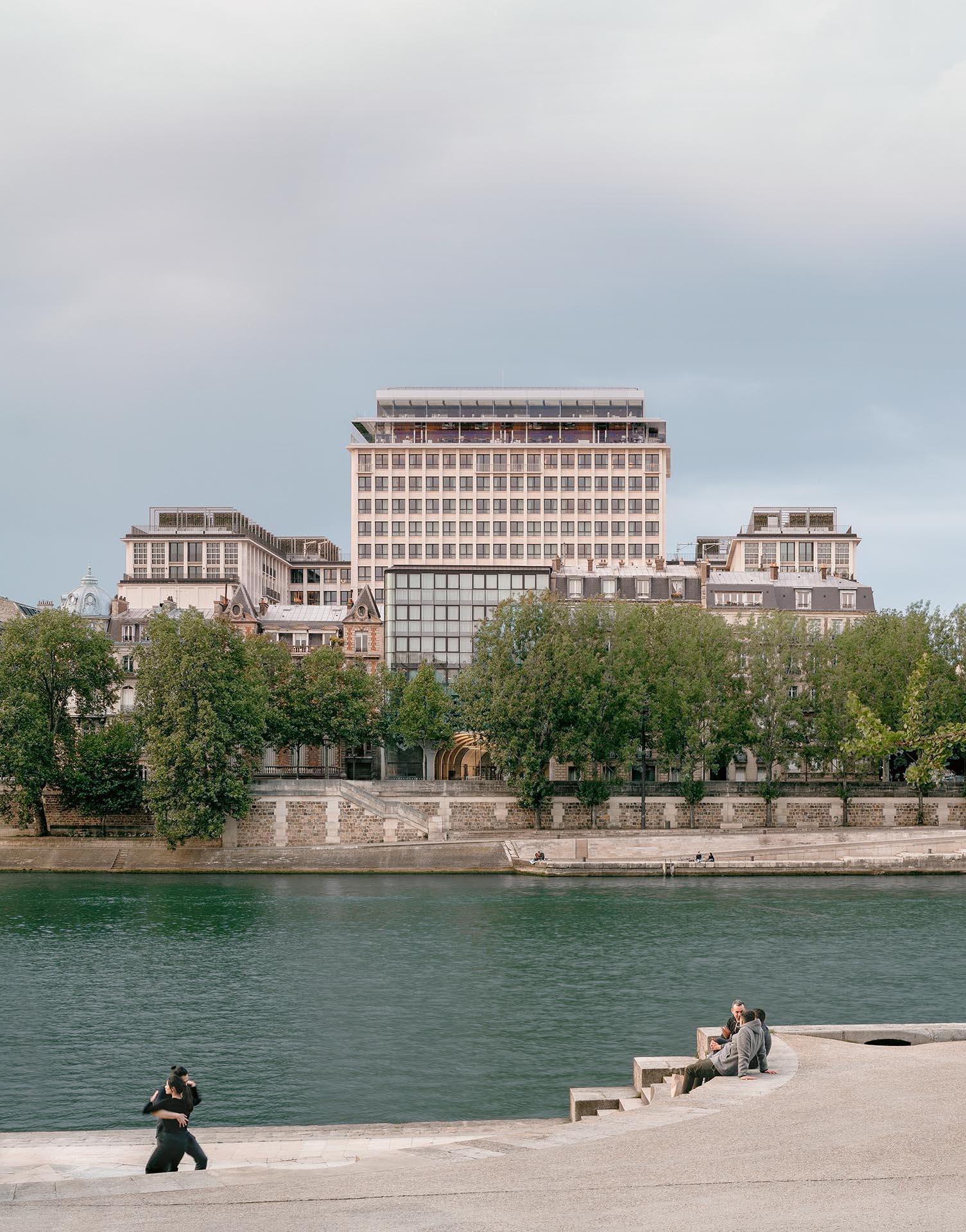Morland, Paris, 2022, David Chipperfield Architects. Vue depuis le quai Saint-Bernard.