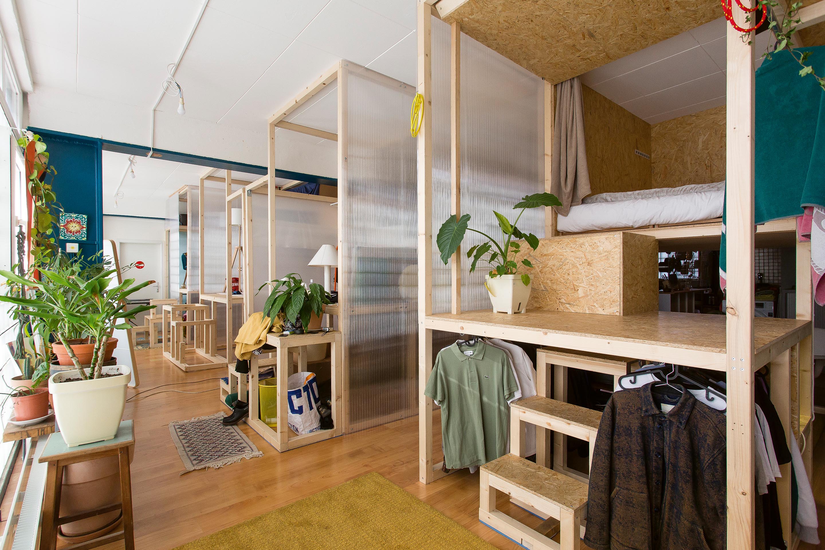 Programme d’habitat expérimental développé par le collectif hex.ao. Le projet pilote est mené par la coopérative de logement étudiants La Cigüe dans un immeuble commercial à la rue des Acacias à Genève, mis à disposition par la Fondation Emma Kammacher.