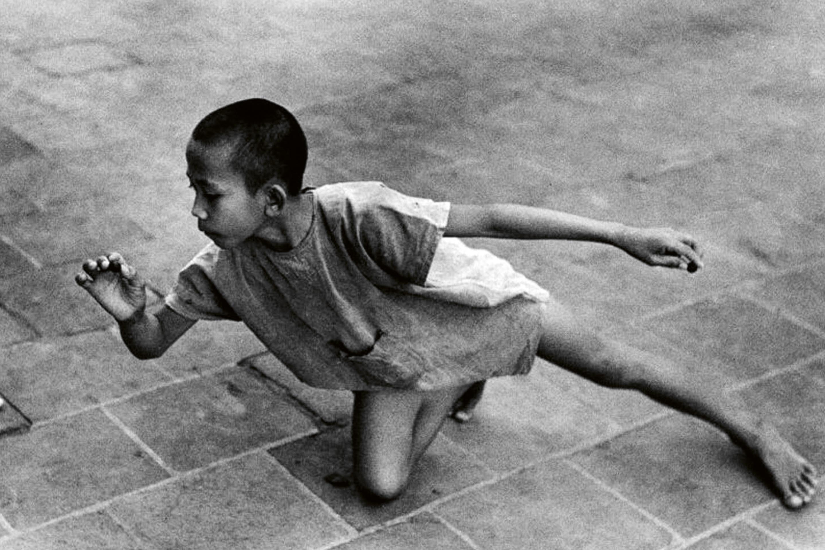 Gotthard Schuh, Ragazzo che gioca, Giava, 1938.