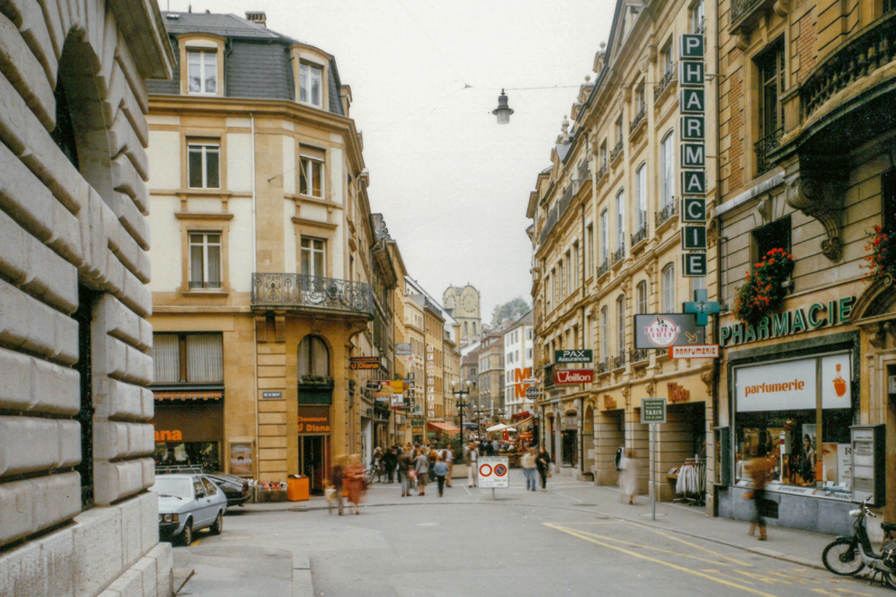 1978: ouverture de la zone piétonne de Neuchâtel. En Suisse romande, la première rue piétonne – rue de Bourg à Lausanne – a été inaugurée en 1962.