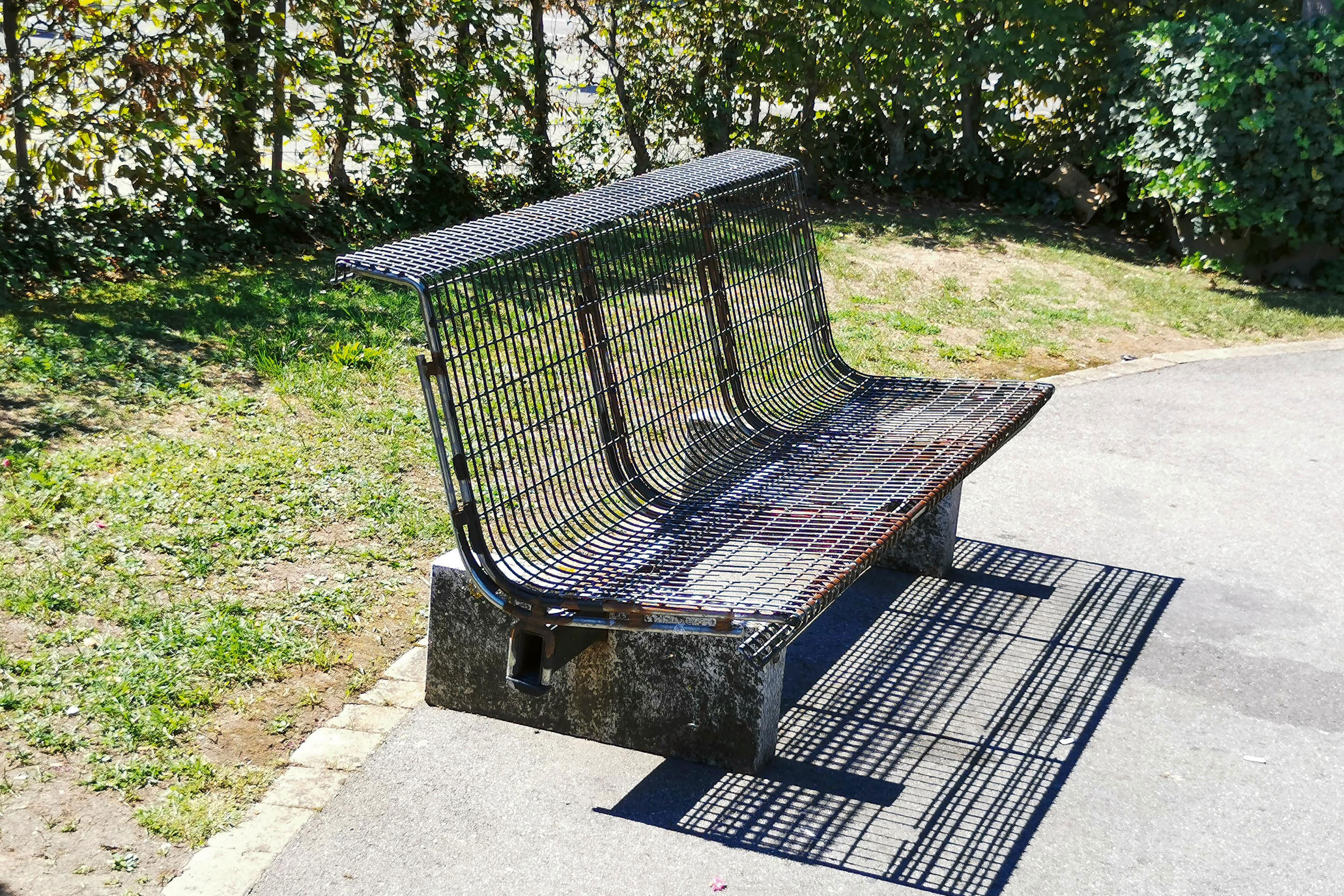Inventaire de bancs issu de la carte banc’aire réalisée par l’association Bankkultur (secrets-bancaires.ch). Emplacement, accessibilité, environnement de proximité, cet inventaire permet la diffusion d’une culture des bancs.