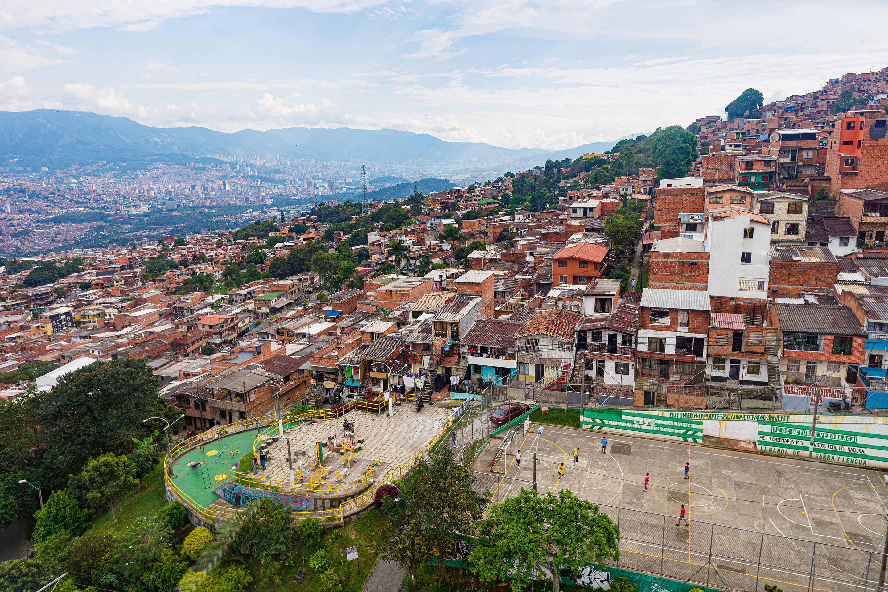Urbanité-réinventée-Medellin-espace-public-réseau-de-transports-1.jpg