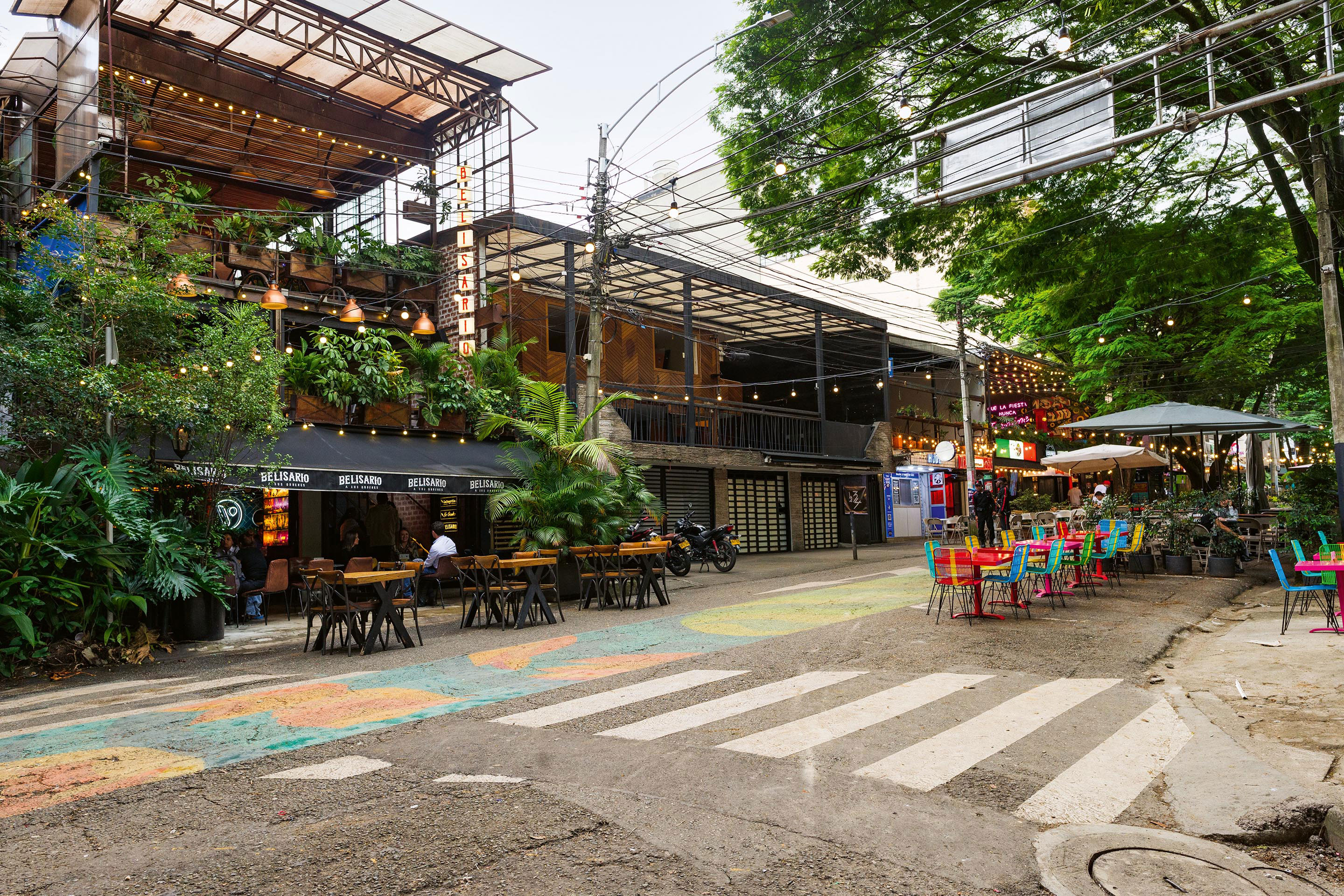 Urbanité-réinventée-Medellin-espace-public-réseau-de-transports-10.jpg