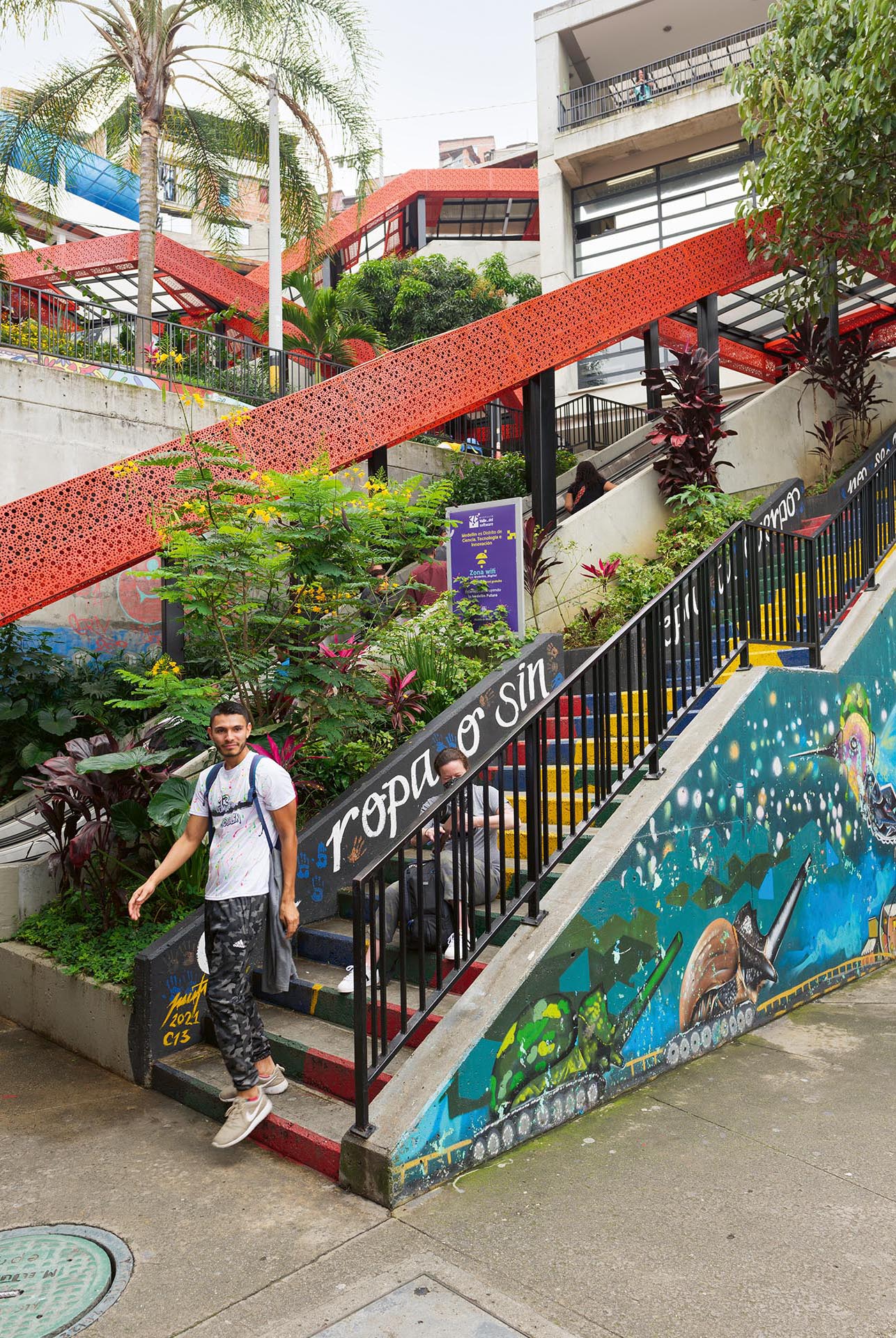 Urbanité-réinventée-Medellin-espace-public-réseau-de-transports-11.jpg
