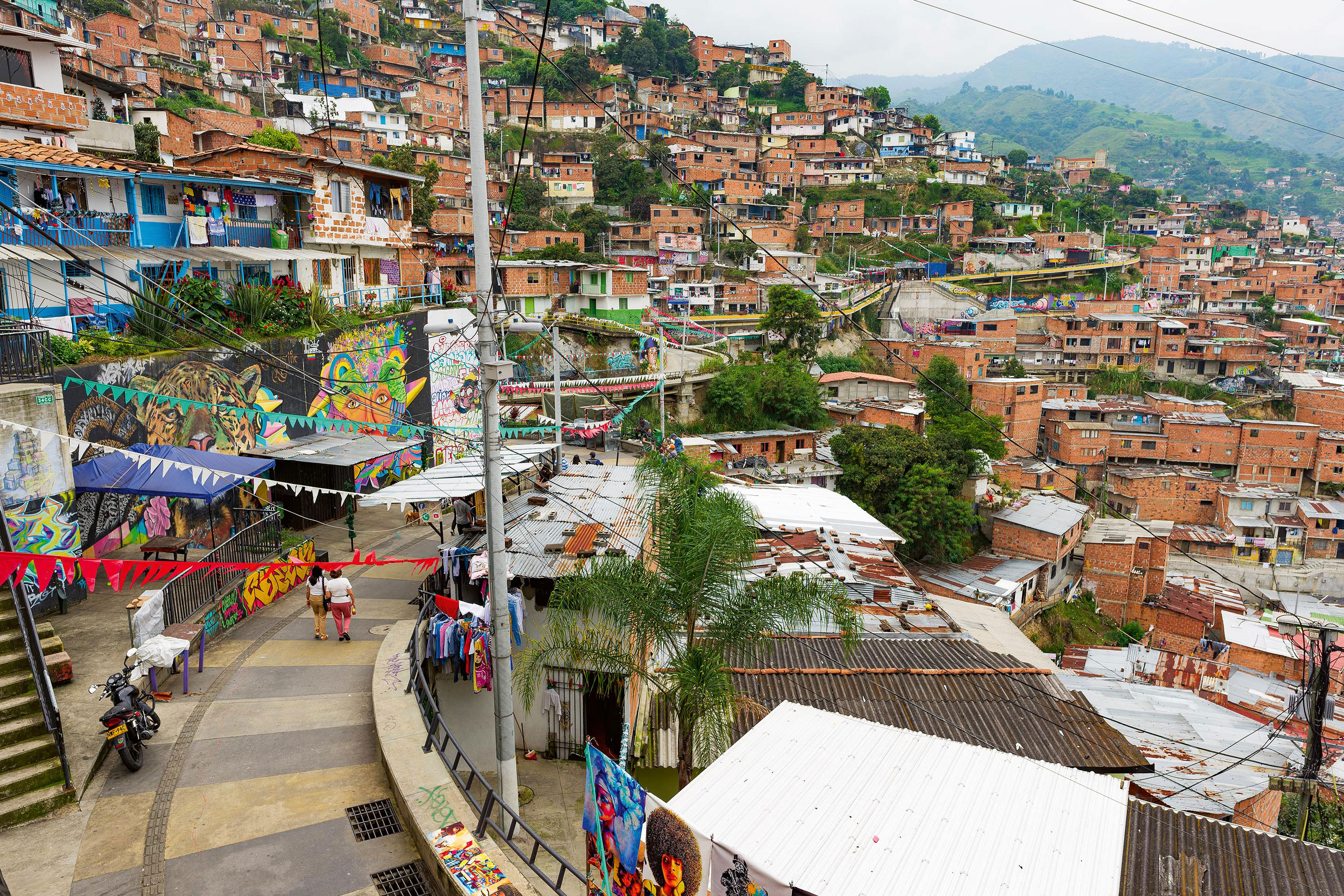 Urbanité-réinventée-Medellin-espace-public-réseau-de-transports-12.jpg