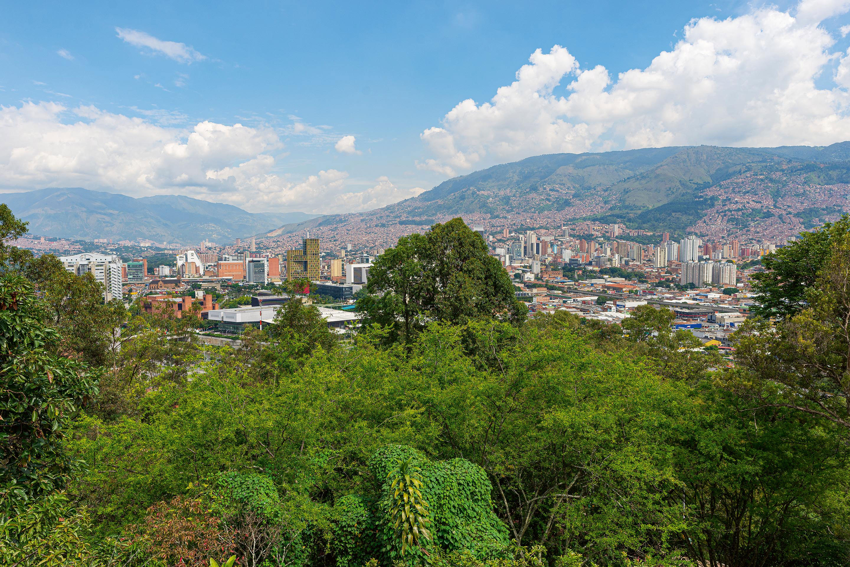 Urbanité-réinventée-Medellin-espace-public-réseau-de-transports-6.jpg