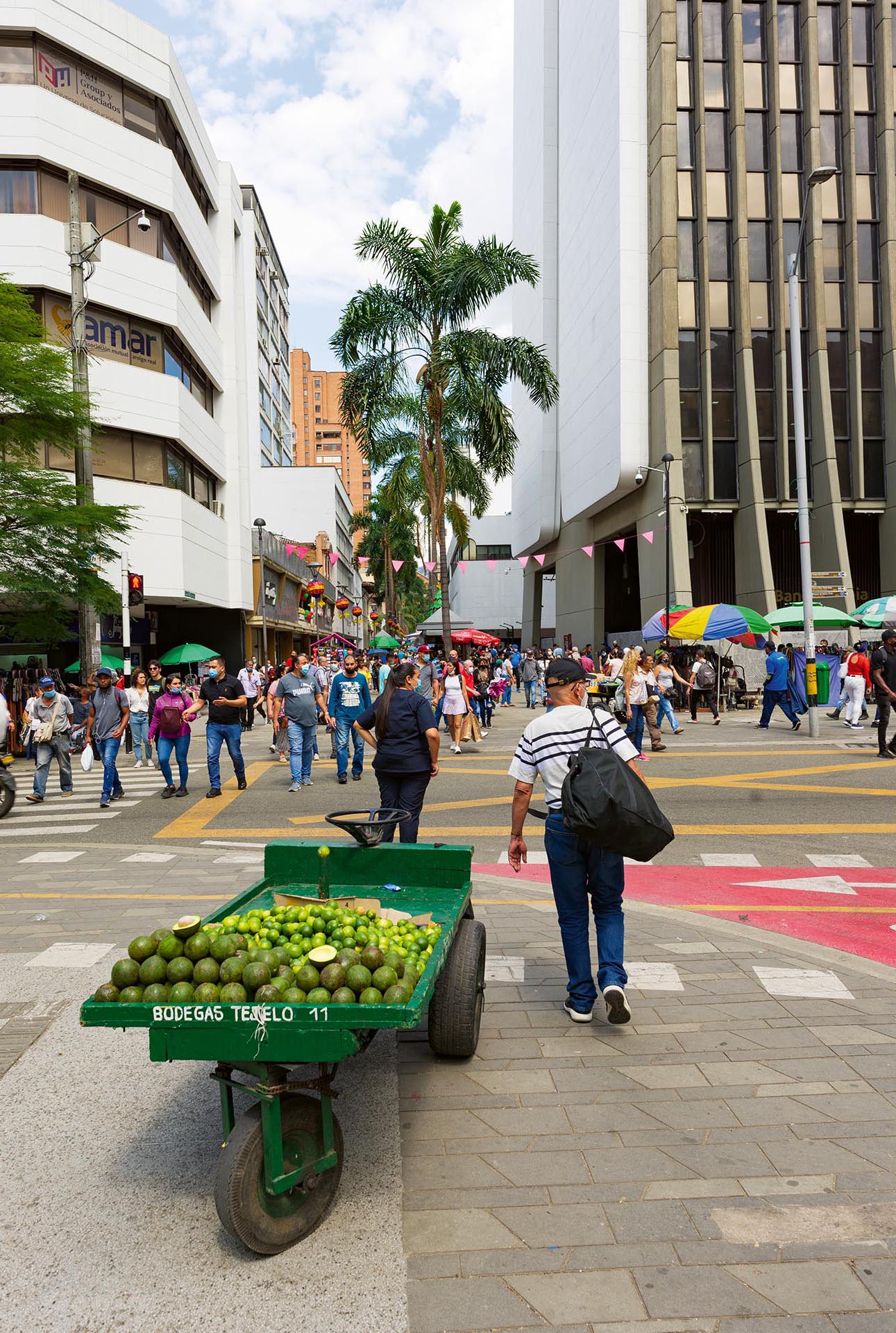 Urbanité-réinventée-Medellin-espace-public-réseau-de-transports-7.jpg