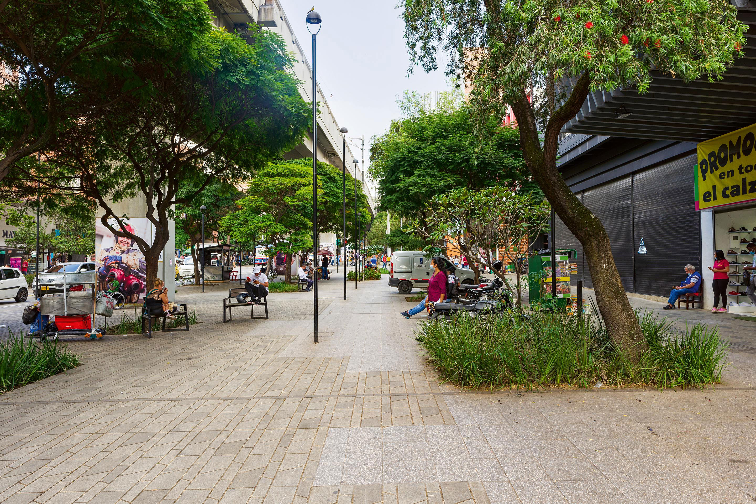 Urbanité-réinventée-Medellin-espace-public-réseau-de-transports-9.jpg
