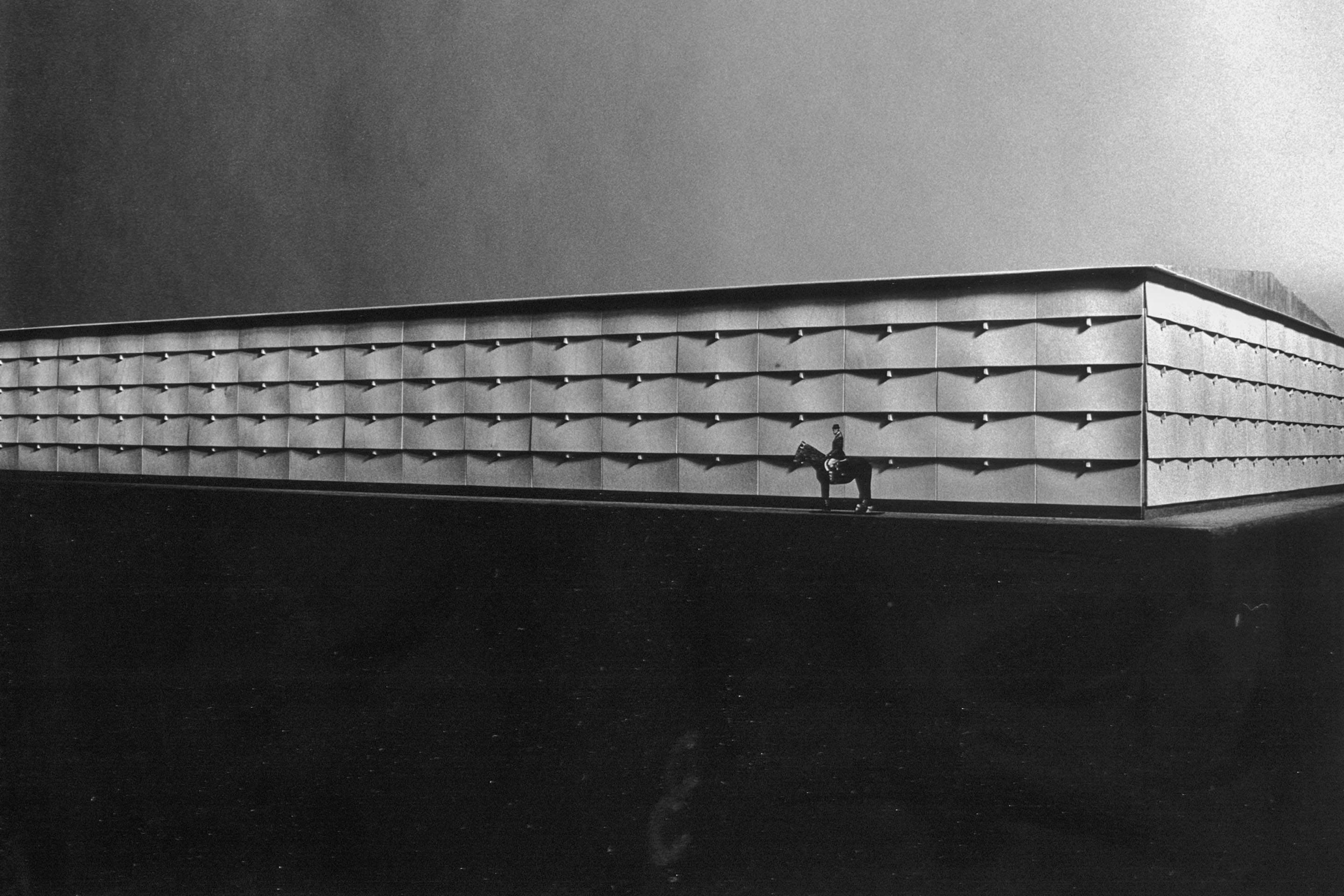 Olaf Hunger, projet de halle équestre pour Yverdon-les-Bains (VD), lauréat du Prix fédéral en 1996. Dans la commission: Peter Zumthor et Luigi Snozzi.