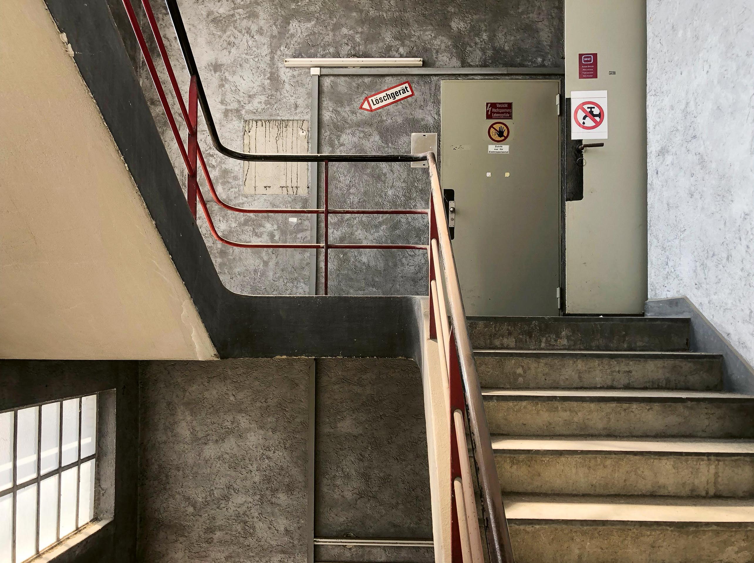 Anche allo stato originale l’edificio esistente si distingue per l’eleganza delle linee: il parapetto che conduce ai locali delle caldaie.
