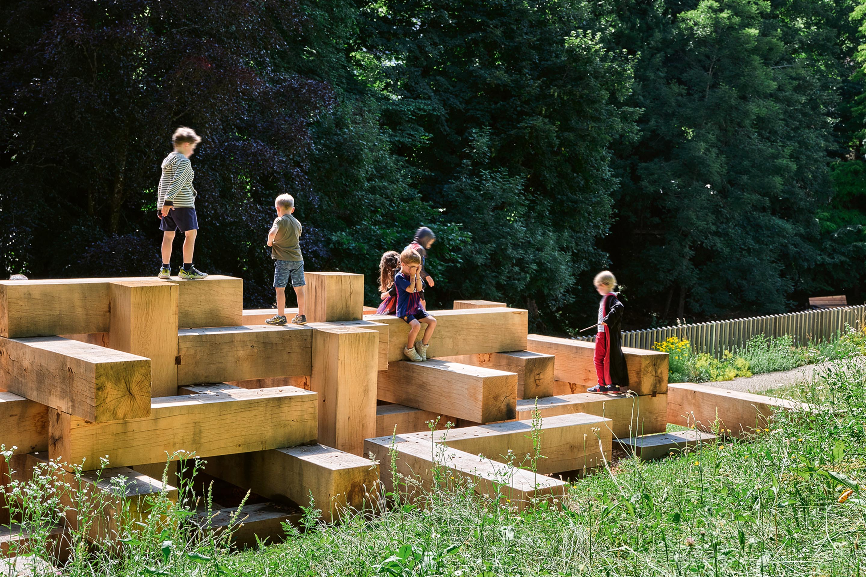 Installation monumentale des Frères Chapuisat dans le parc de la Maison Gubler, à Nyon.