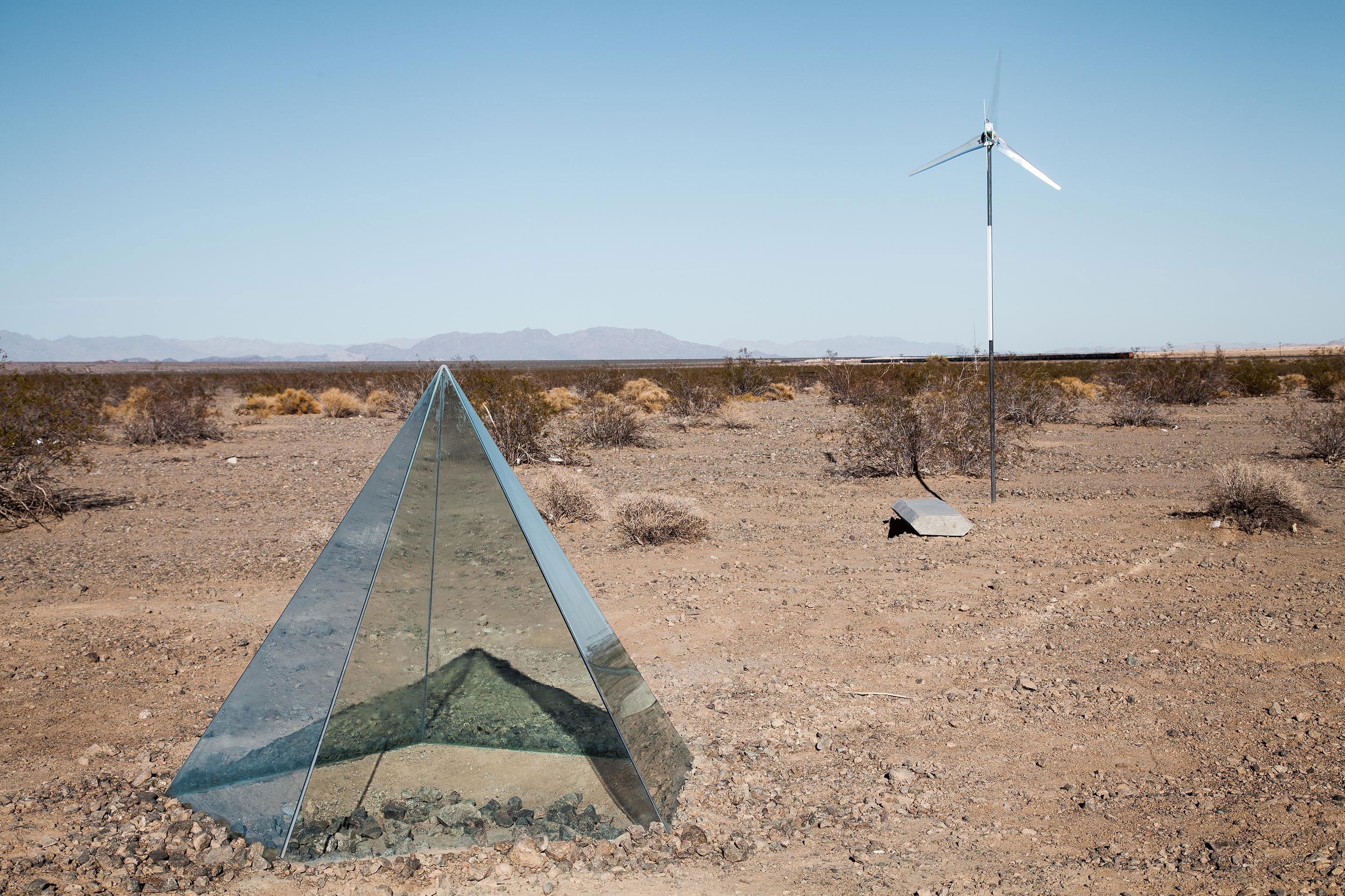Matza Amboy 2016: Ghost Drop Pyramid de BureauA et Maxime Bondu, un dispositif produisant de l’eau douce à partir des eaux souterraines.