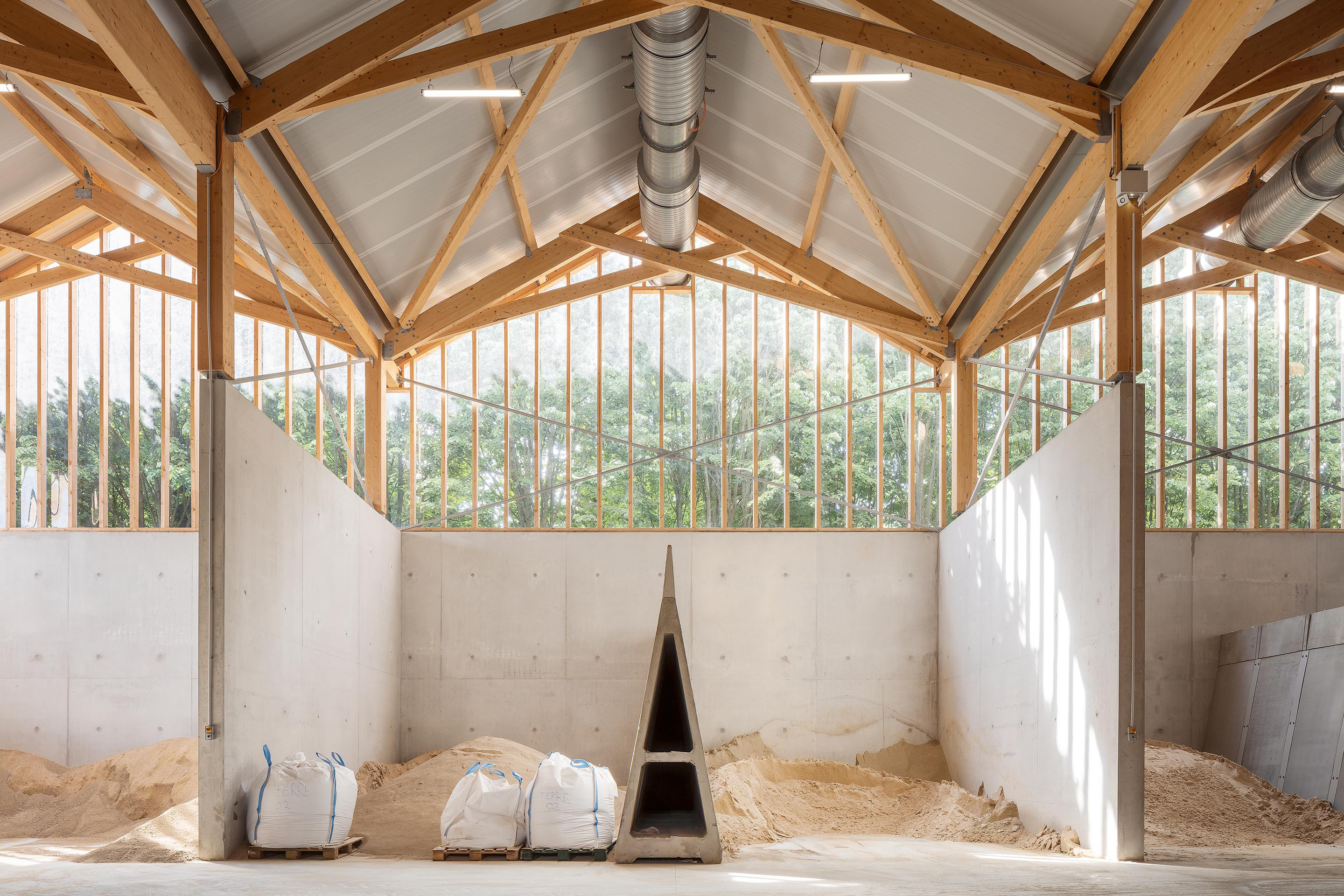 Zone de stockage de la terre préparée.