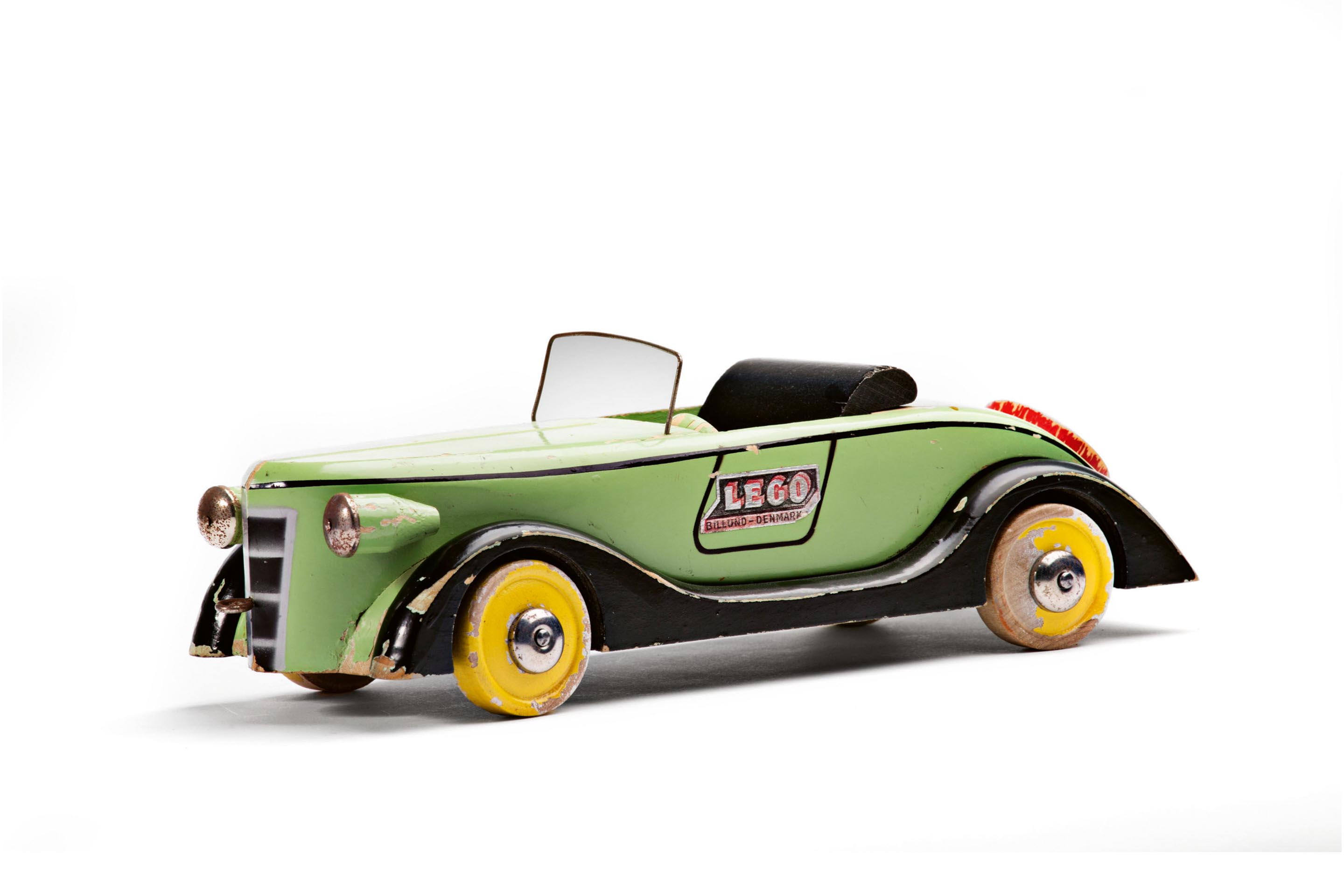 Ein Holzauto aus den Anfangsjahren von Lego.  Godtfred Kirk Kristiansen, der spätere Geschäftsführer  von Lego, wollte ursprünglich Automechaniker werden.