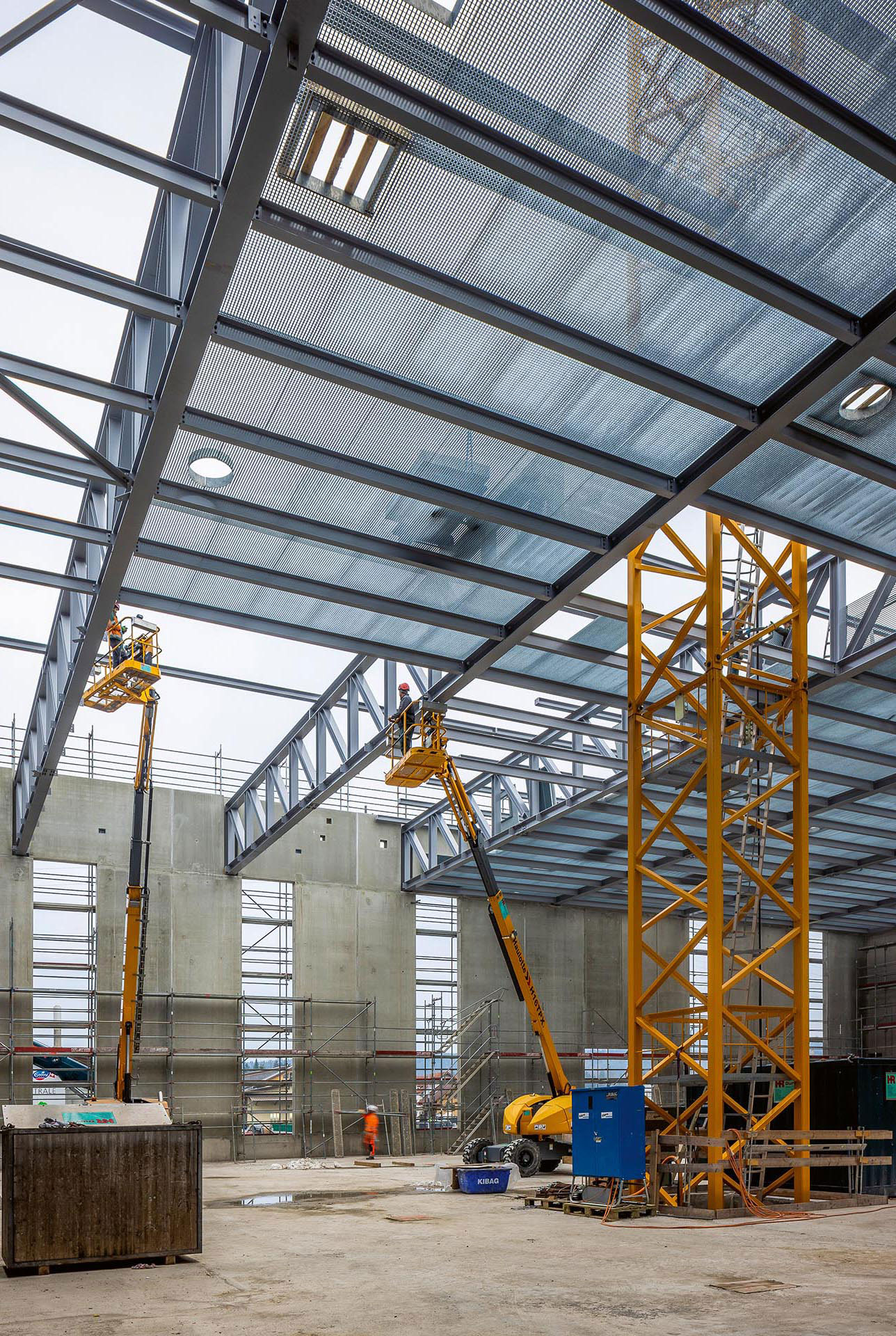 Die Produktionsfläche der Käserei in Emmen reichte nicht mehr aus.  Um die nötigen Kapazitäten zu schaffen, wurde für 50 Mio. Fr. eine neue Halle mit modernen Anlagen erstellt.