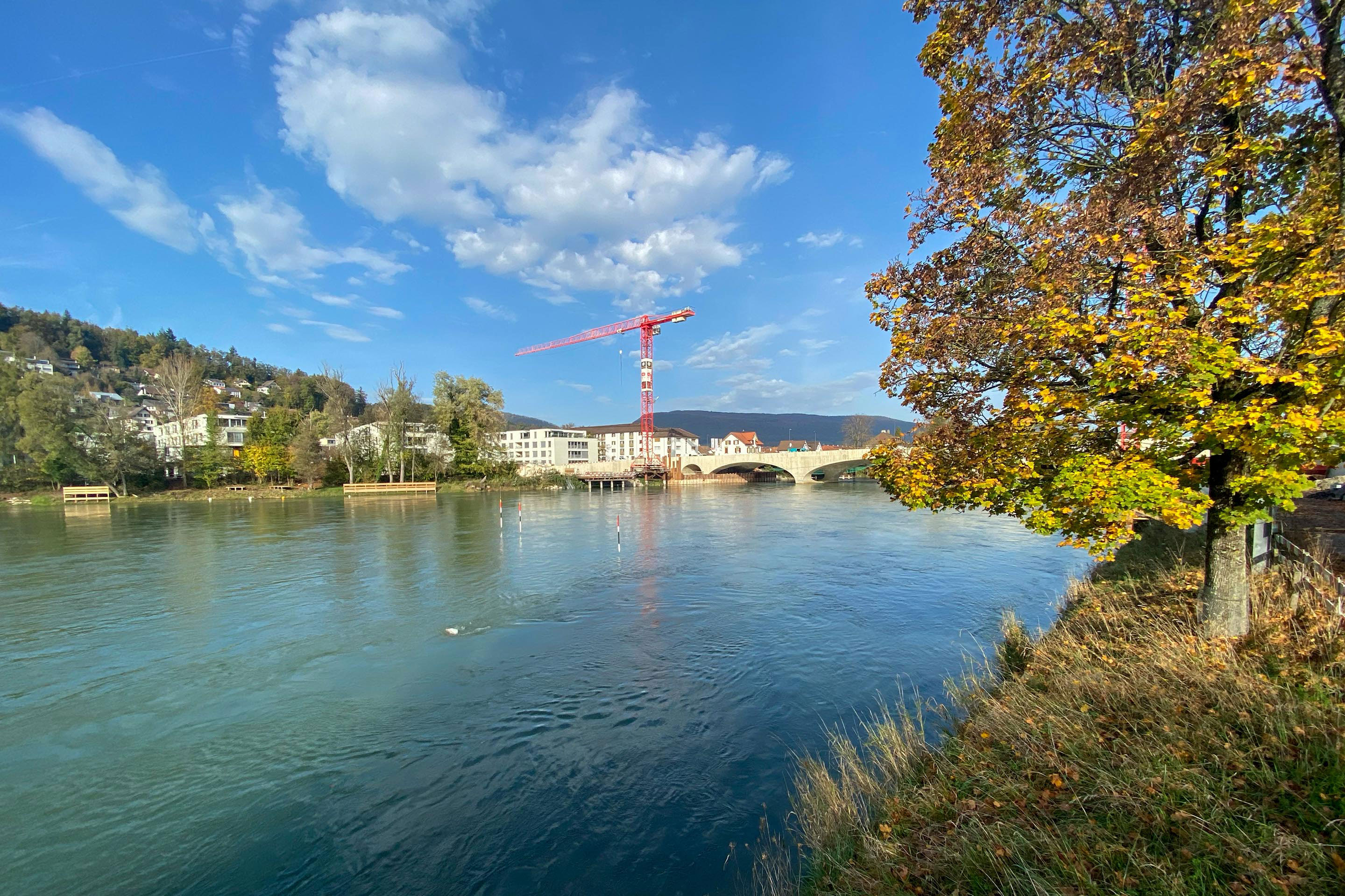 Die neue Brücke und die Uferwege leisten einen Beitrag an die Verbindung von Naherholungsgebieten.