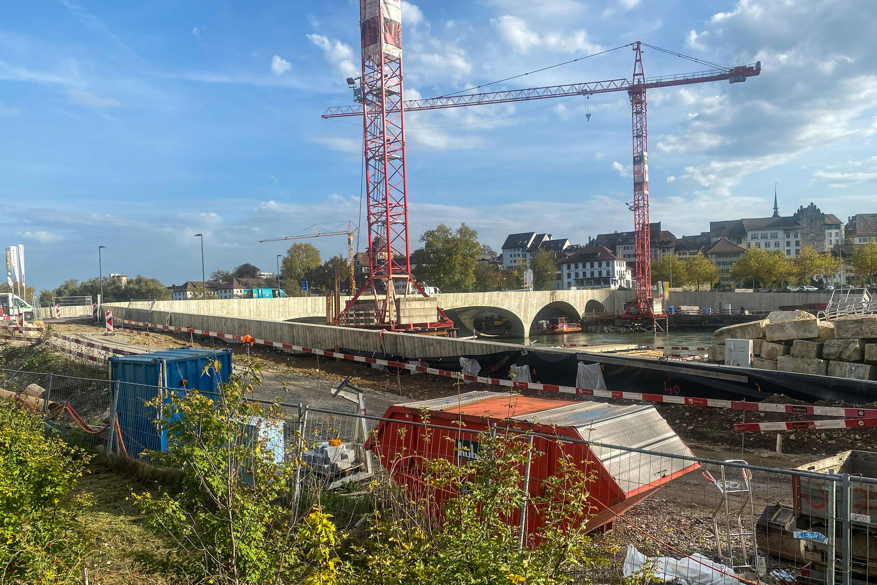 Der Hauptinstallationsplatz befand sich auf der Nordseite der Brücke.