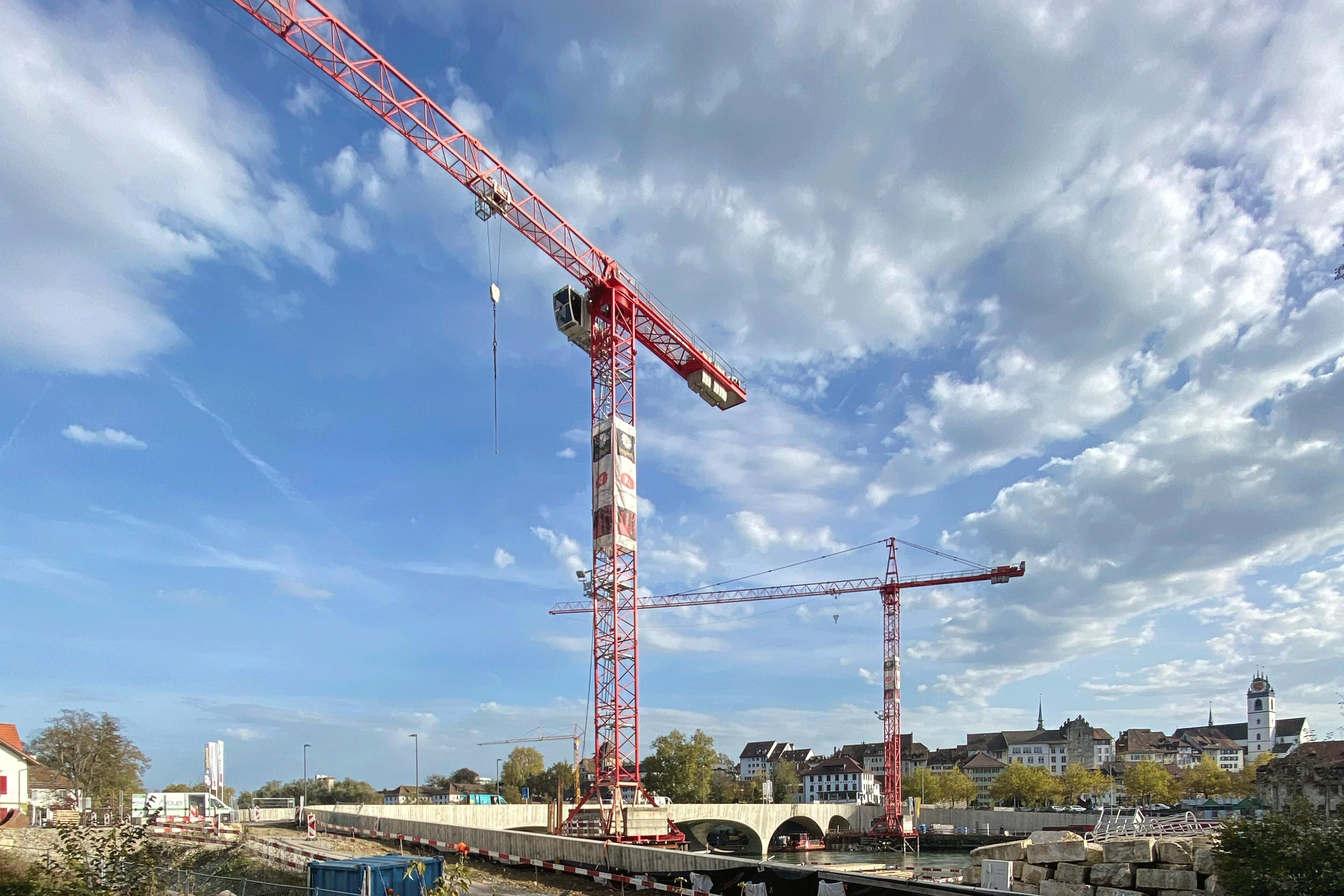 Mit ein wenig Abstand ist die Baustelle auch aktuell noch präsent.