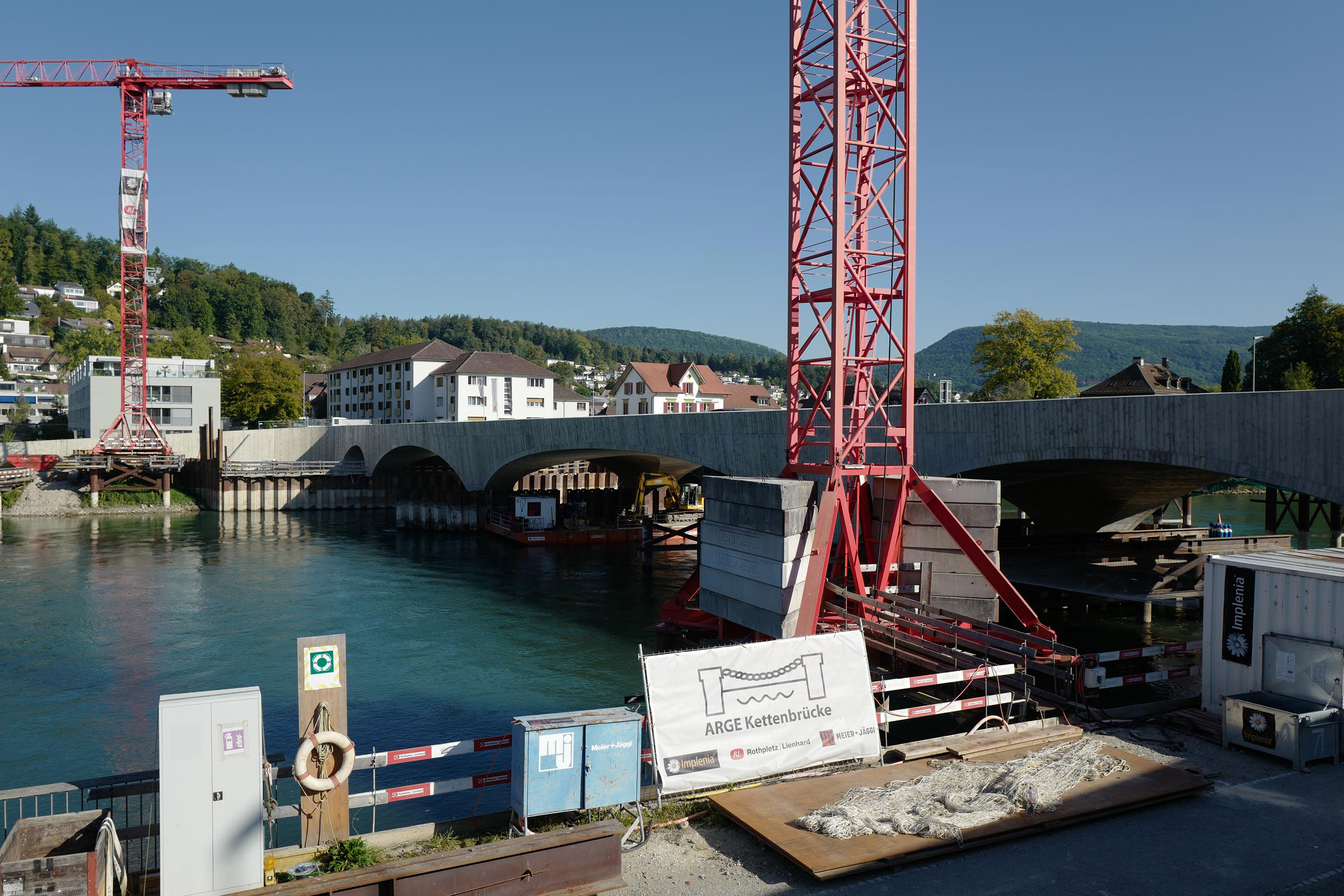Von der einstigen Grossbaustelle zeugen nun nur noch einzelne Plattformen und Kräne.